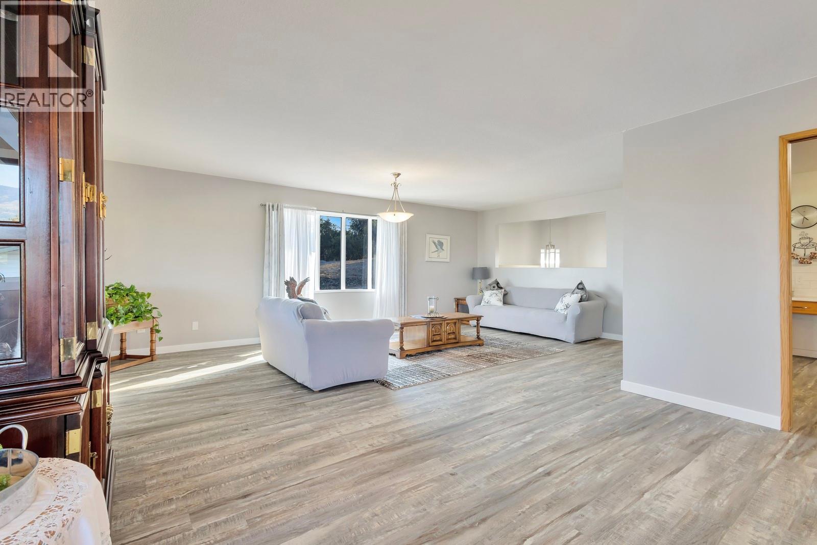 Picture for 3795 Salloum  Road https://www.cirrealty.ca/reb/bc/8/10363118_16.jpg