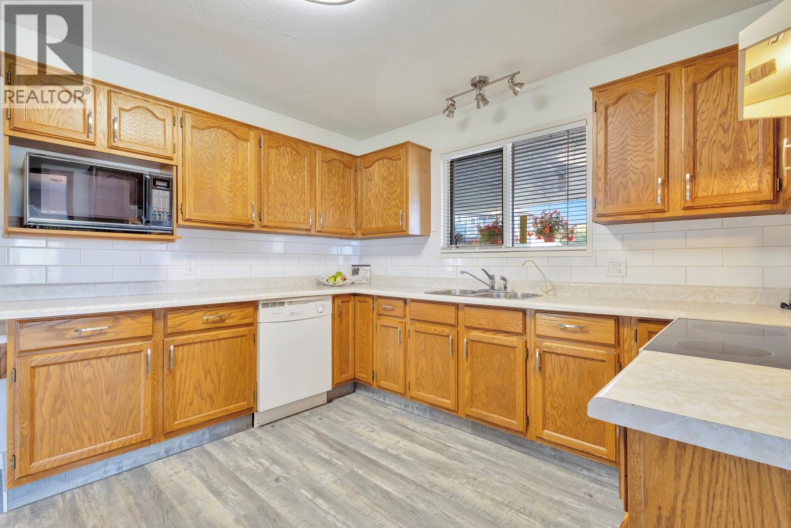 Picture for 3795 Salloum  Road https://www.cirrealty.ca/reb/bc/8/10363118_17.jpg