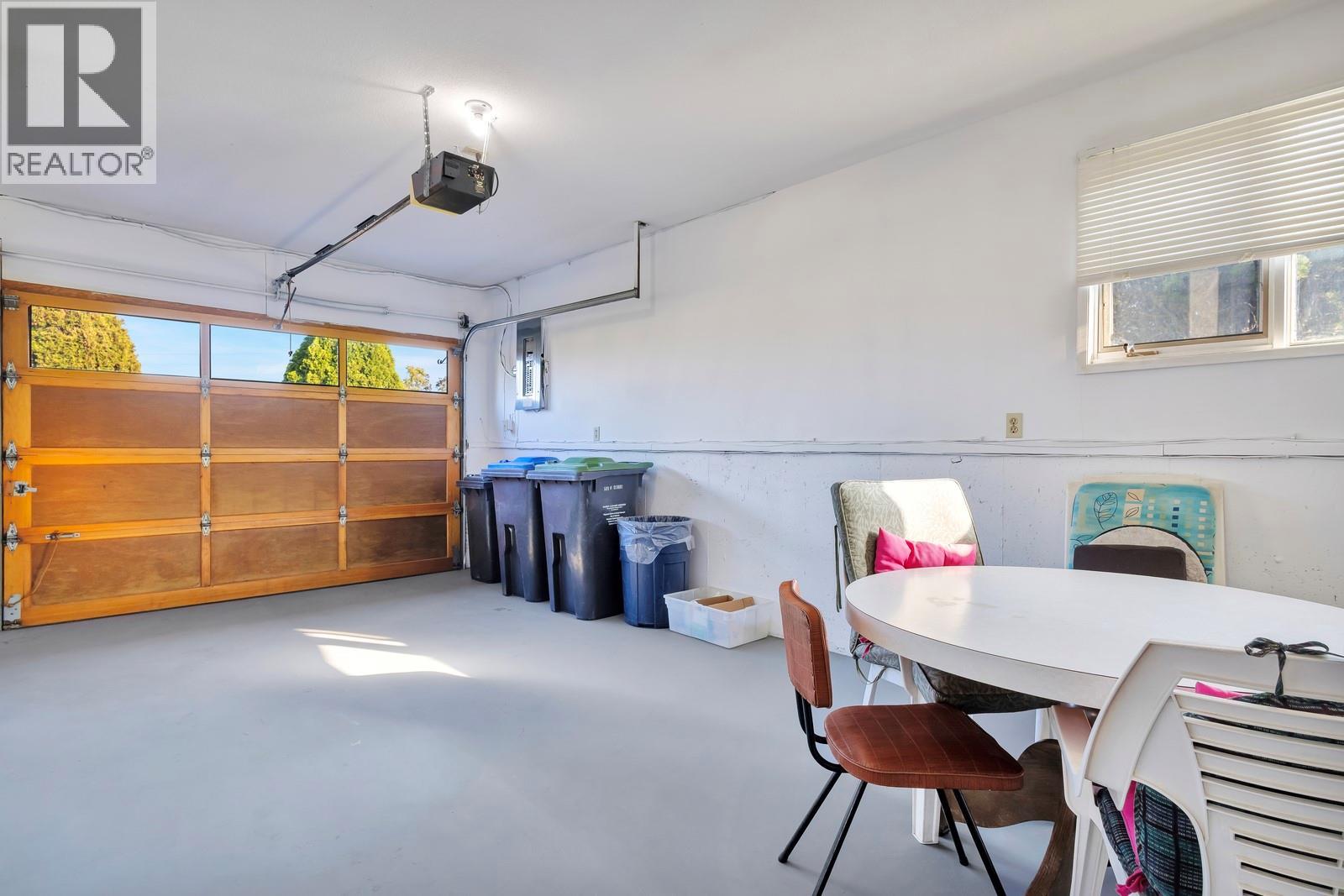 Picture for 3795 Salloum  Road https://www.cirrealty.ca/reb/bc/8/10363118_43.jpg