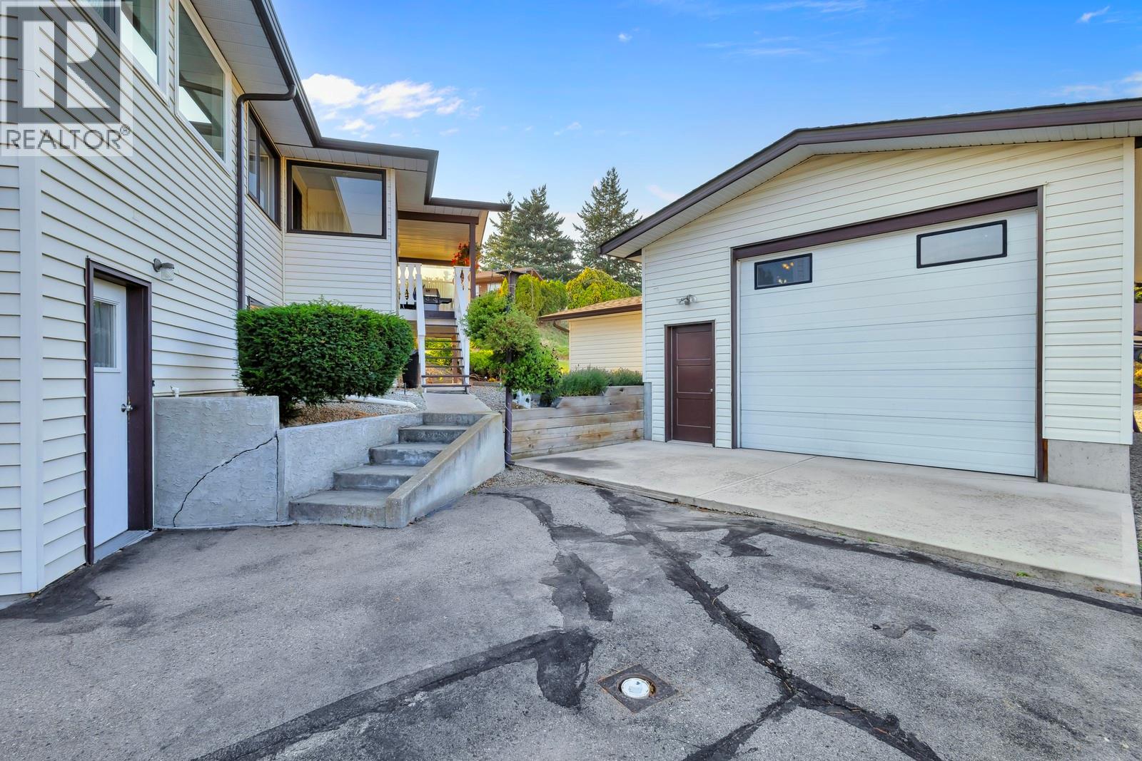Picture for 3795 Salloum  Road https://www.cirrealty.ca/reb/bc/8/10363118_45.jpg