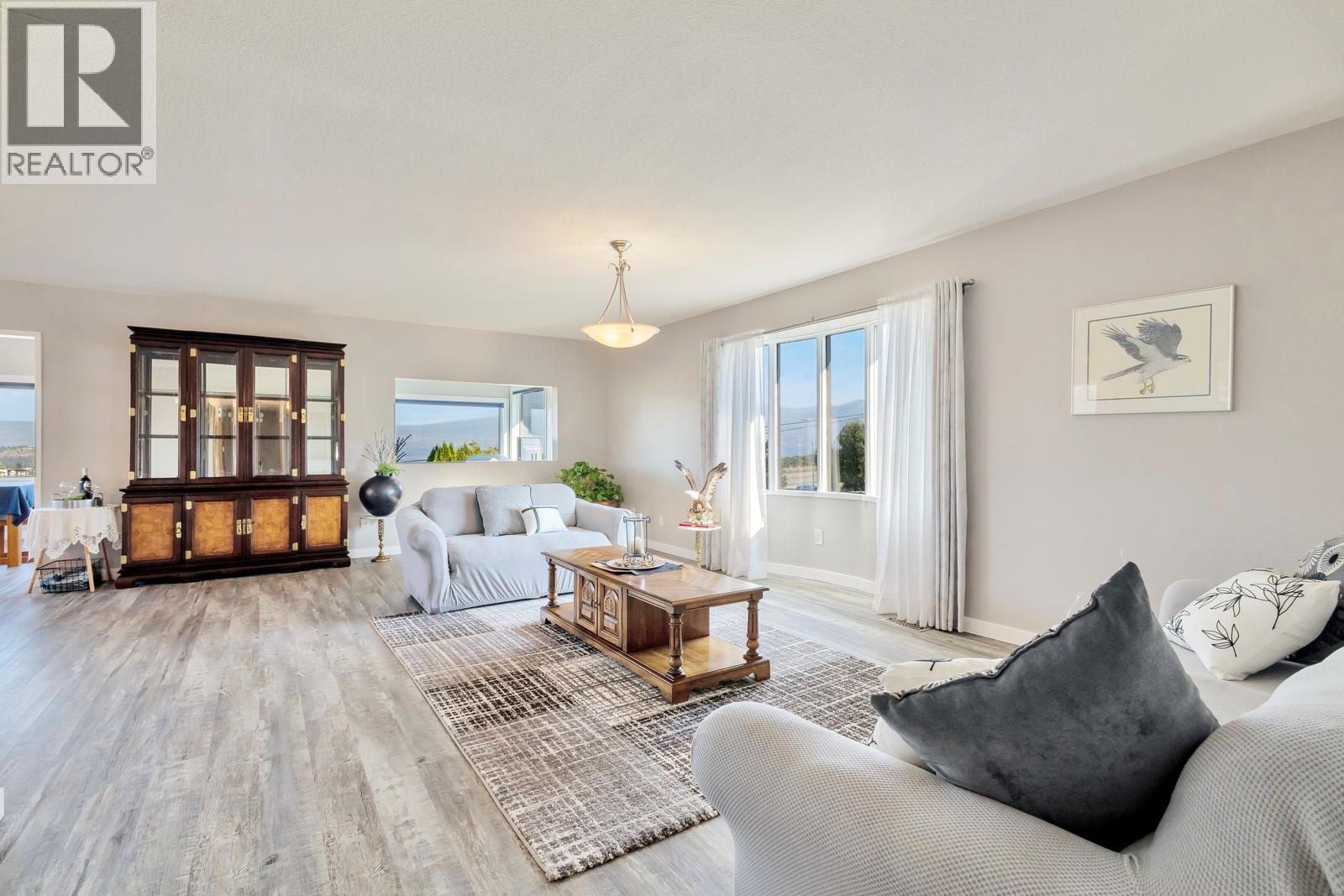 Picture for 3795 Salloum  Road https://www.cirrealty.ca/reb/bc/8/10363118_9.jpg