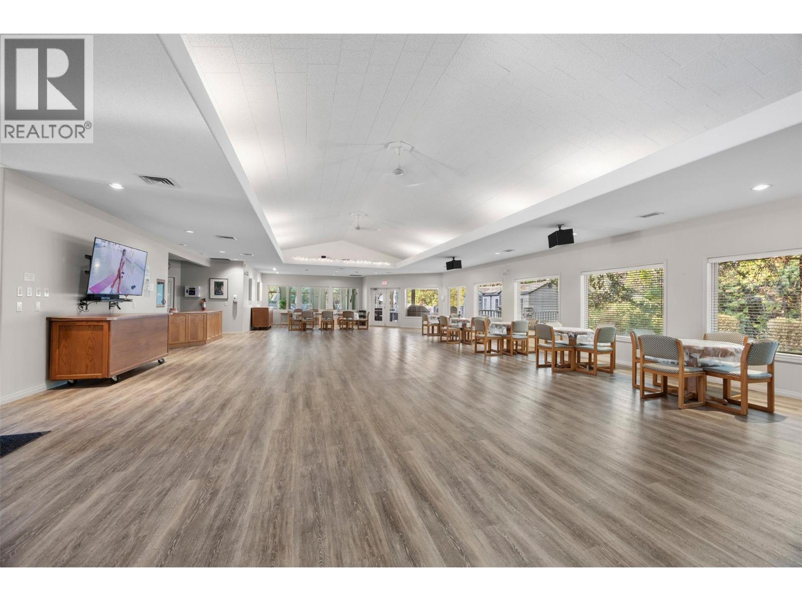 Picture for Unit #363, 550 Yates  Road https://www.cirrealty.ca/reb/bc/8/10363228_33.jpg