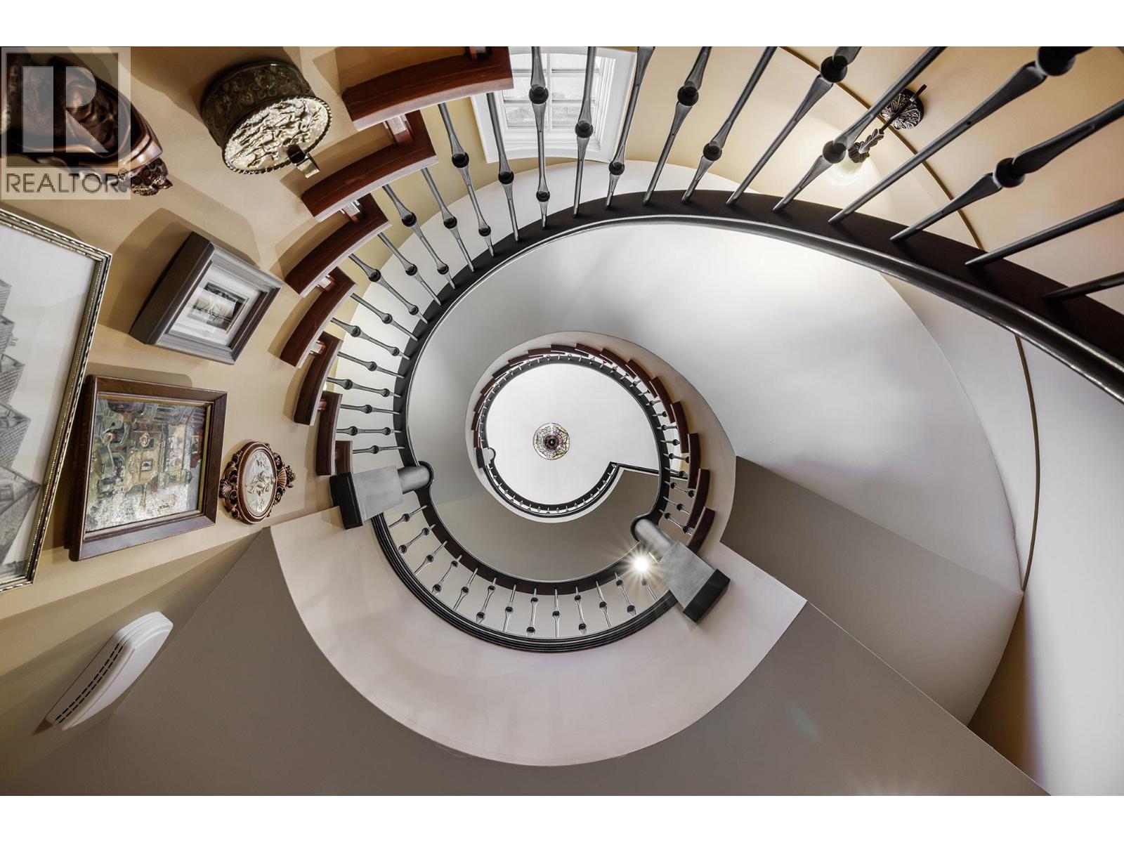 Picture for 983 Westpoint  Drive https://www.cirrealty.ca/reb/bc/8/10363358_20.jpg