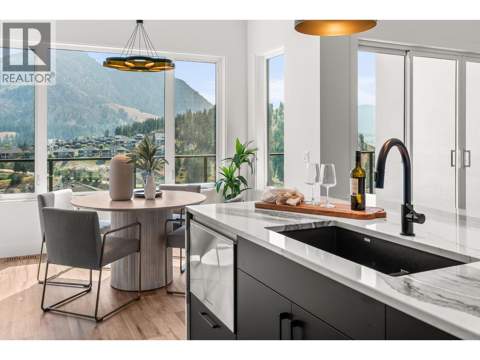 Picture for 901 Melrose  Street https://www.cirrealty.ca/reb/bc/8/10363508_10.jpg