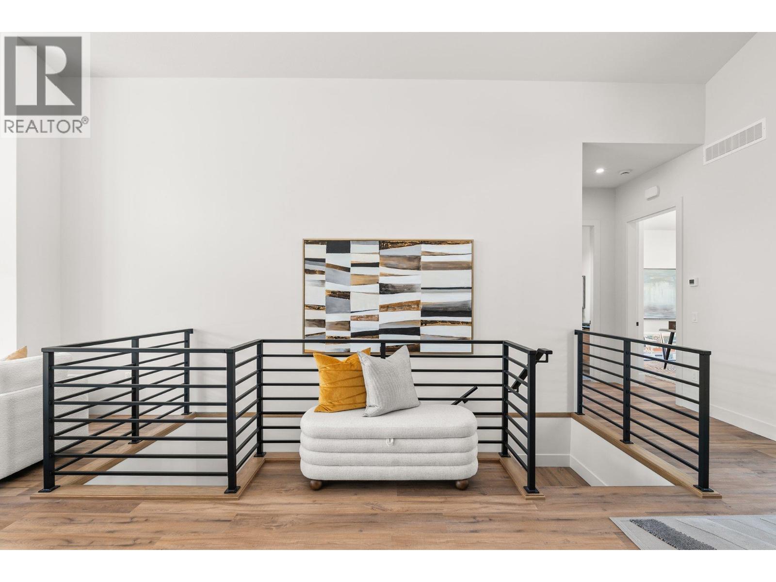 Picture for 901 Melrose  Street https://www.cirrealty.ca/reb/bc/8/10363508_14.jpg