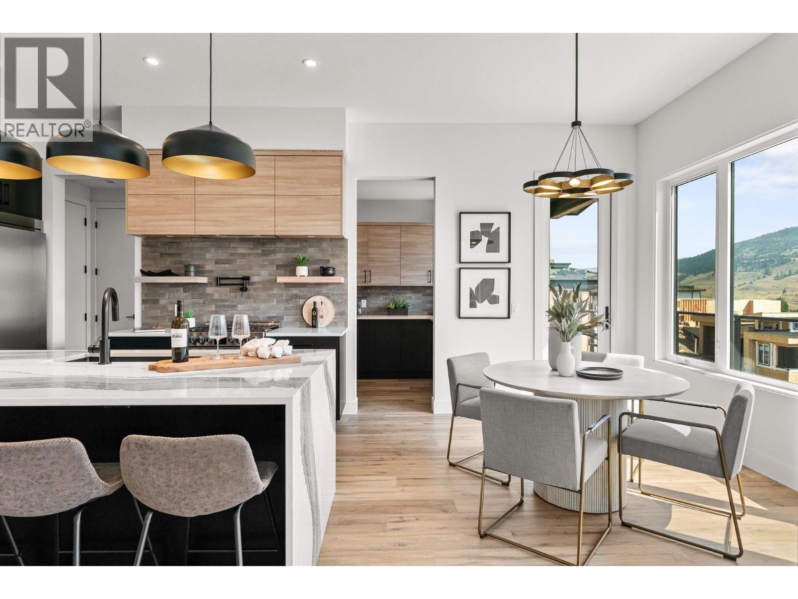 Picture for 901 Melrose  Street https://www.cirrealty.ca/reb/bc/8/10363508_20.jpg