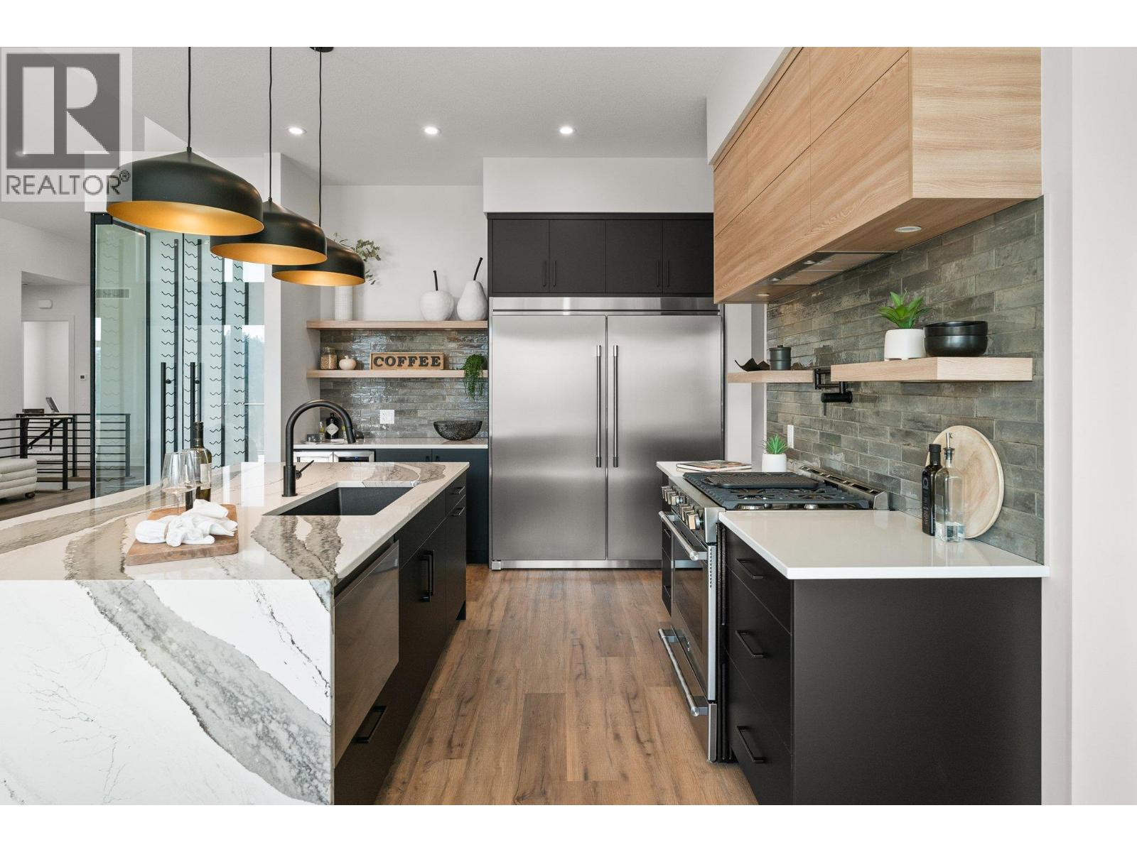 Picture for 901 Melrose  Street https://www.cirrealty.ca/reb/bc/8/10363508_23.jpg