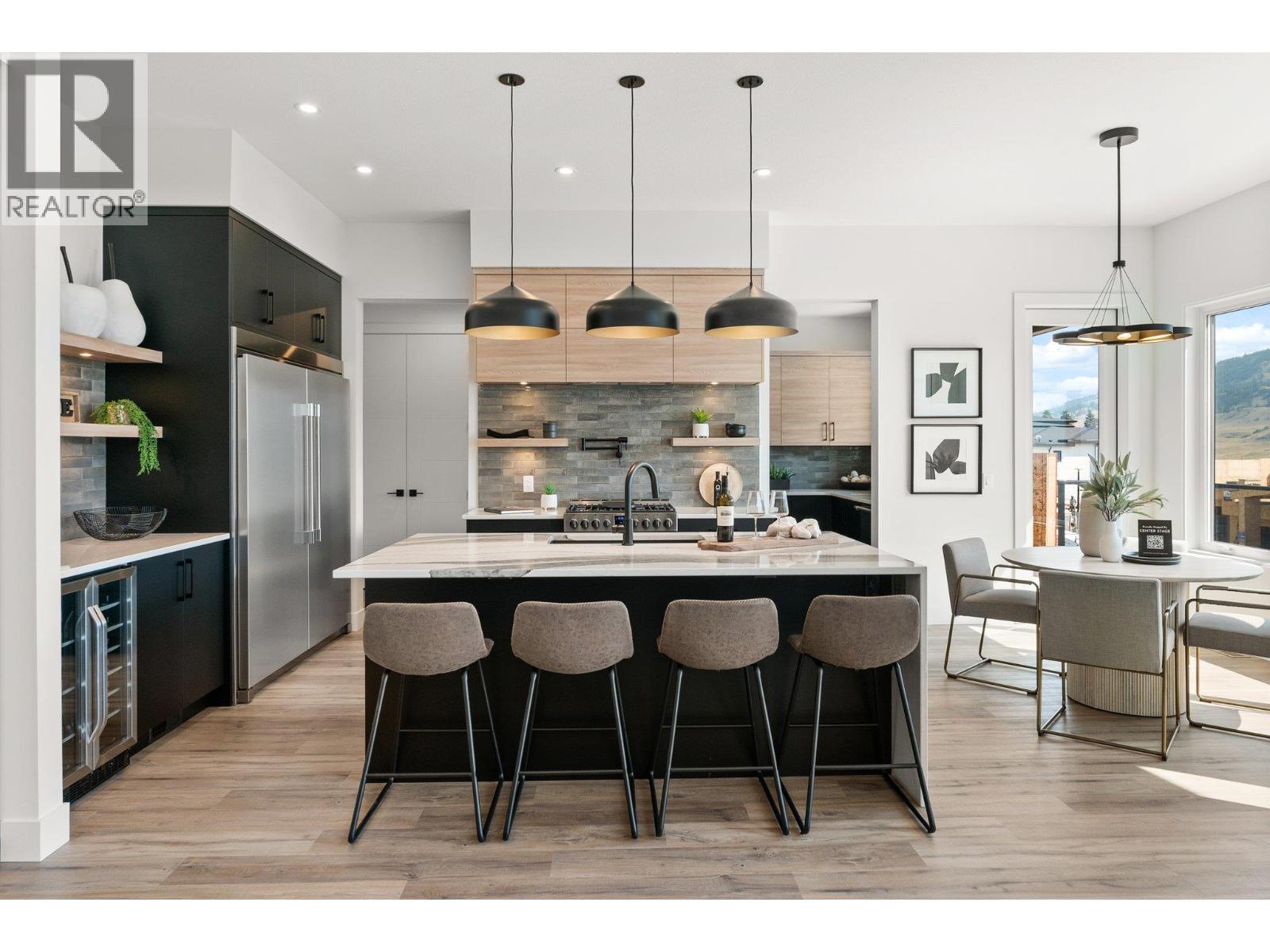 Picture for 901 Melrose  Street https://www.cirrealty.ca/reb/bc/8/10363508_3.jpg