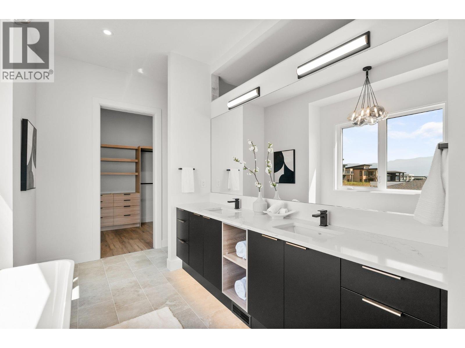 Picture for 901 Melrose  Street https://www.cirrealty.ca/reb/bc/8/10363508_34.jpg