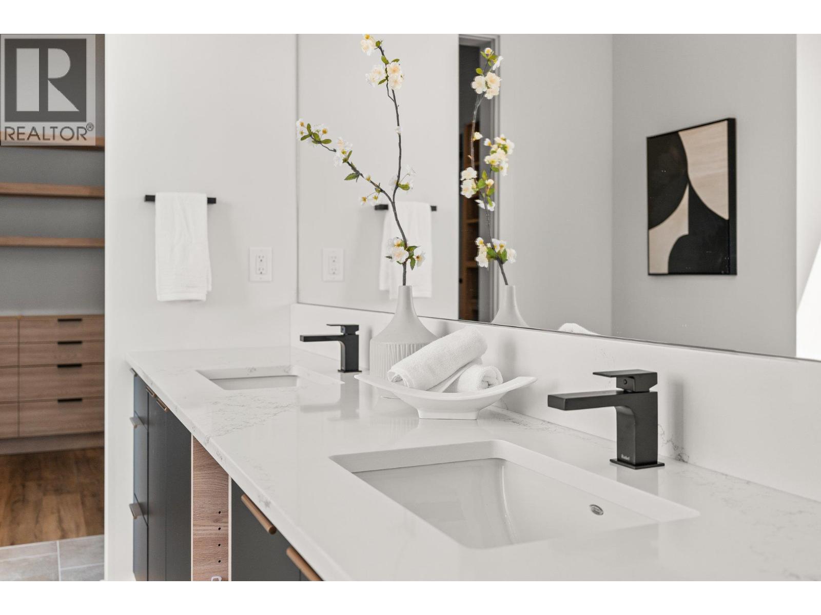 Picture for 901 Melrose  Street https://www.cirrealty.ca/reb/bc/8/10363508_35.jpg