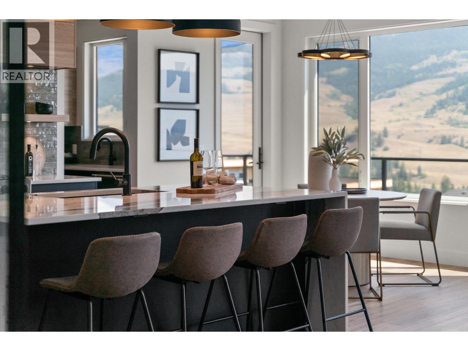 Picture for 901 Melrose  Street https://www.cirrealty.ca/reb/bc/8/10363508_4.jpg