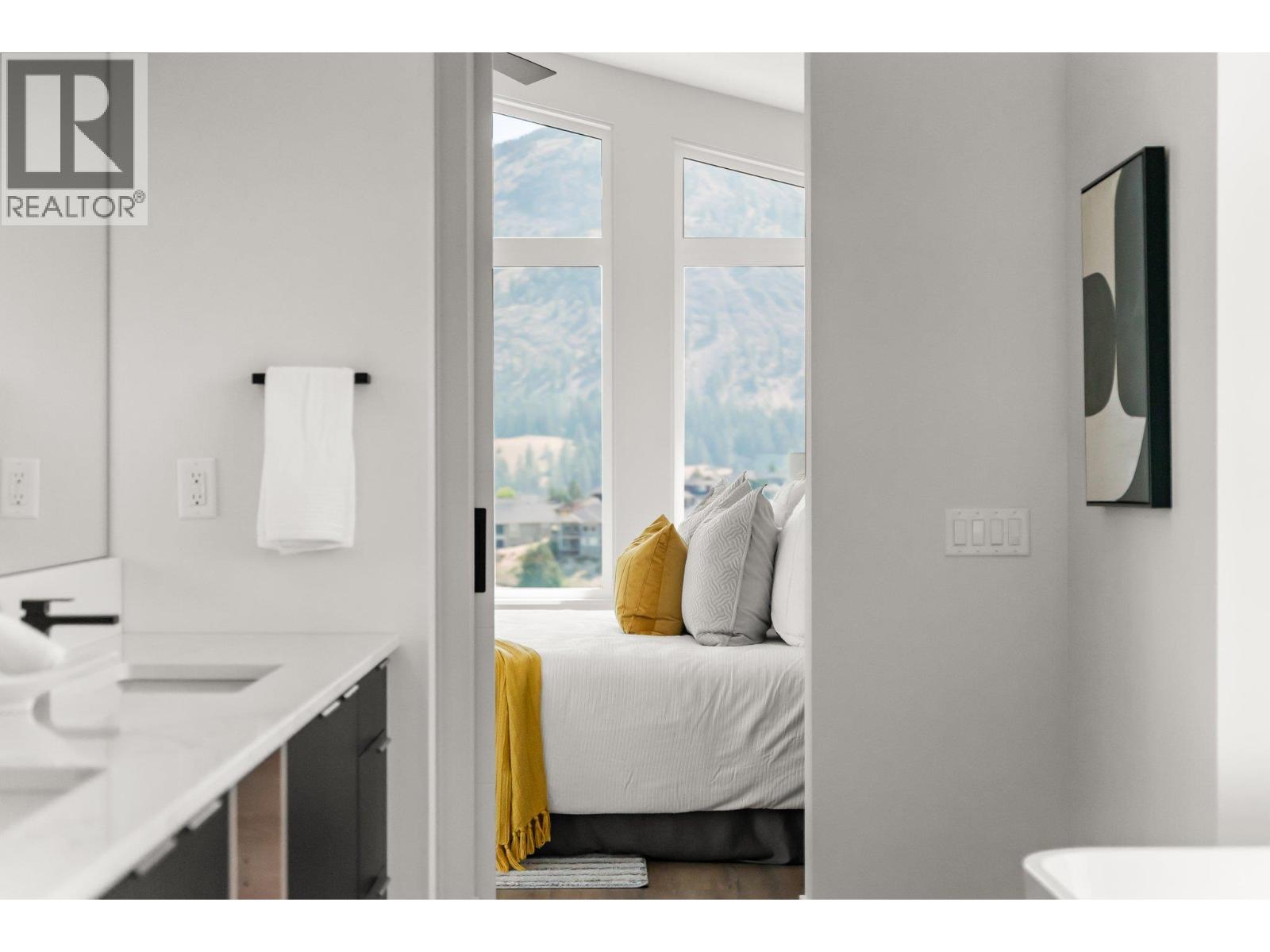 Picture for 901 Melrose  Street https://www.cirrealty.ca/reb/bc/8/10363508_41.jpg