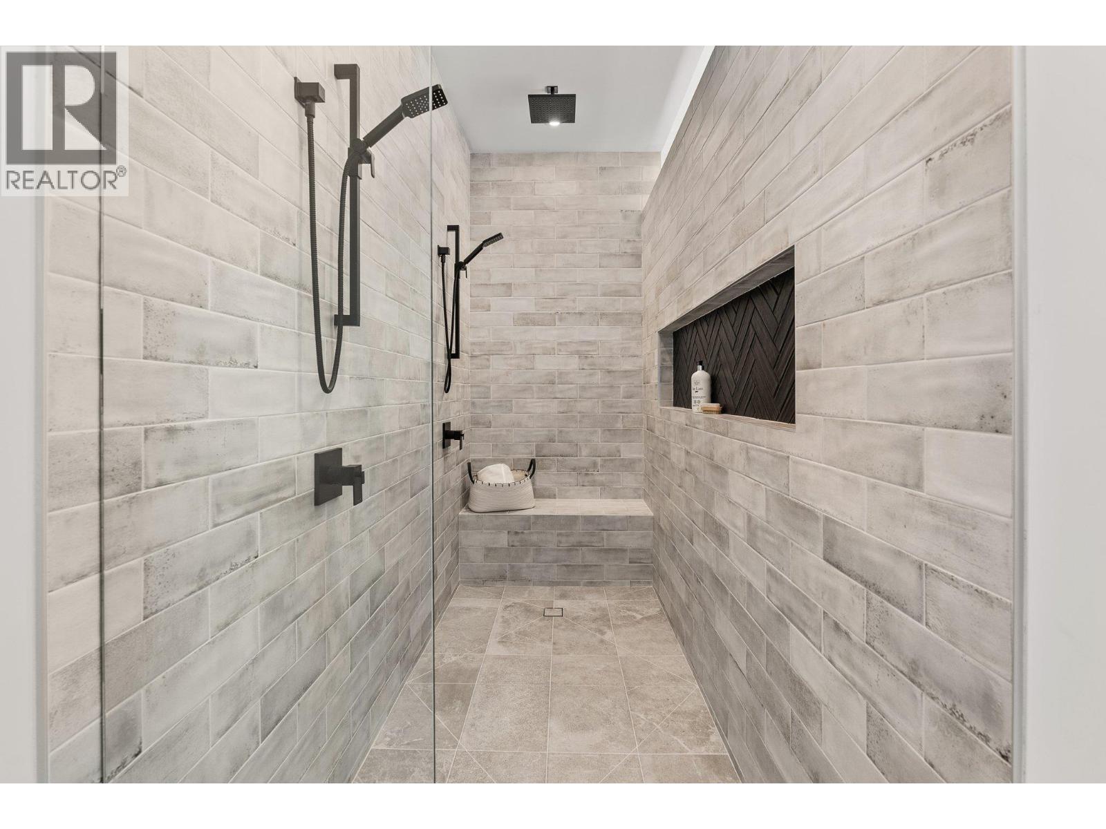Picture for 901 Melrose  Street https://www.cirrealty.ca/reb/bc/8/10363508_42.jpg