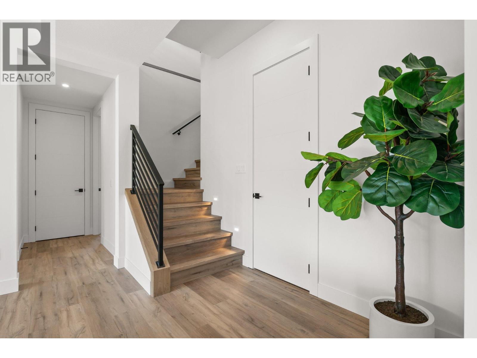 Picture for 901 Melrose  Street https://www.cirrealty.ca/reb/bc/8/10363508_54.jpg