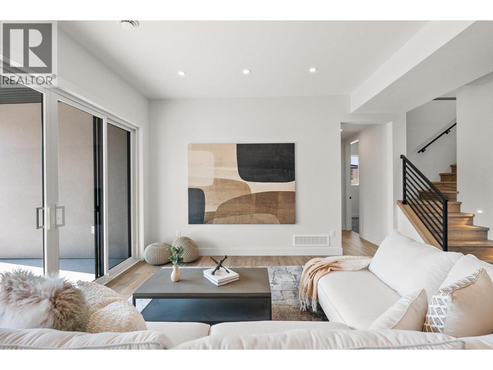 Picture for 901 Melrose  Street https://www.cirrealty.ca/reb/bc/8/10363508_58.jpg