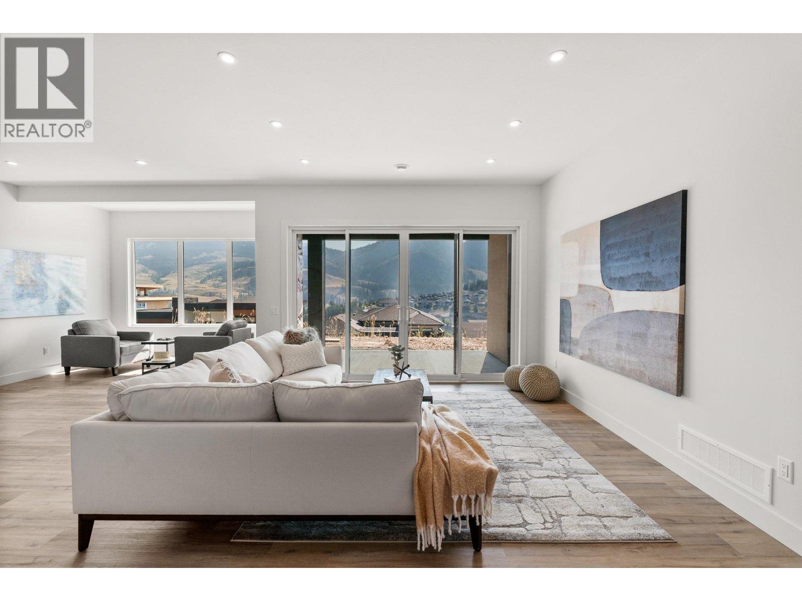 Picture for 901 Melrose  Street https://www.cirrealty.ca/reb/bc/8/10363508_59.jpg