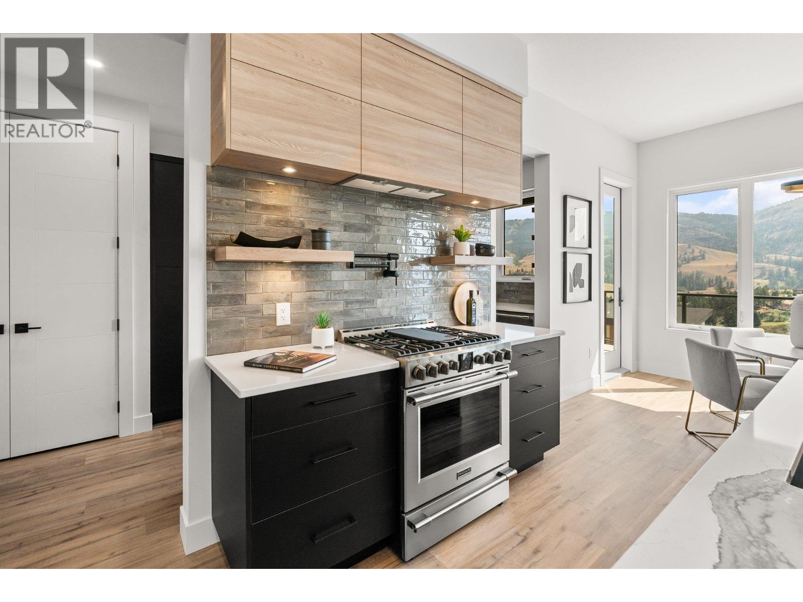 Picture for 901 Melrose  Street https://www.cirrealty.ca/reb/bc/8/10363508_6.jpg