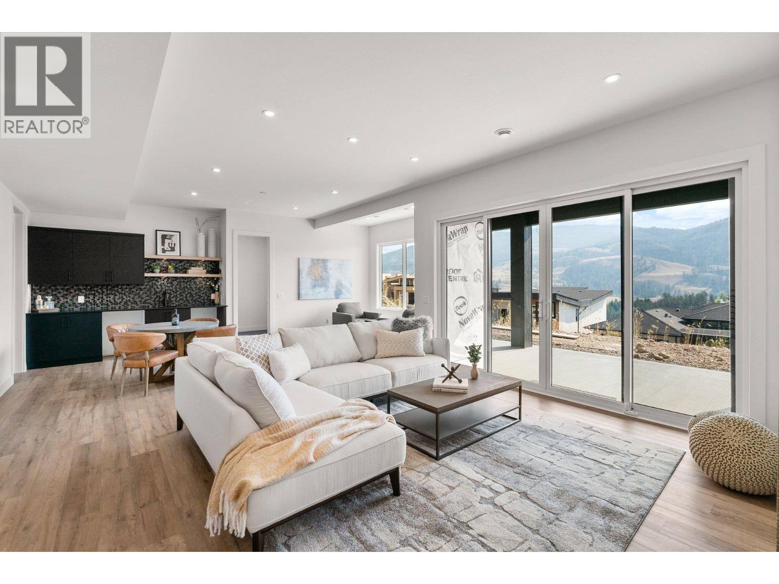 Picture for 901 Melrose  Street https://www.cirrealty.ca/reb/bc/8/10363508_60.jpg
