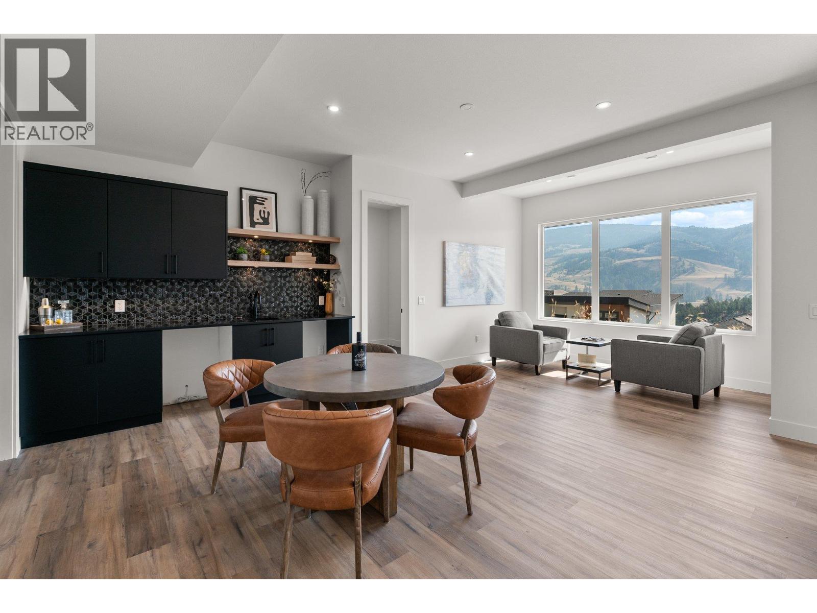 Picture for 901 Melrose  Street https://www.cirrealty.ca/reb/bc/8/10363508_61.jpg