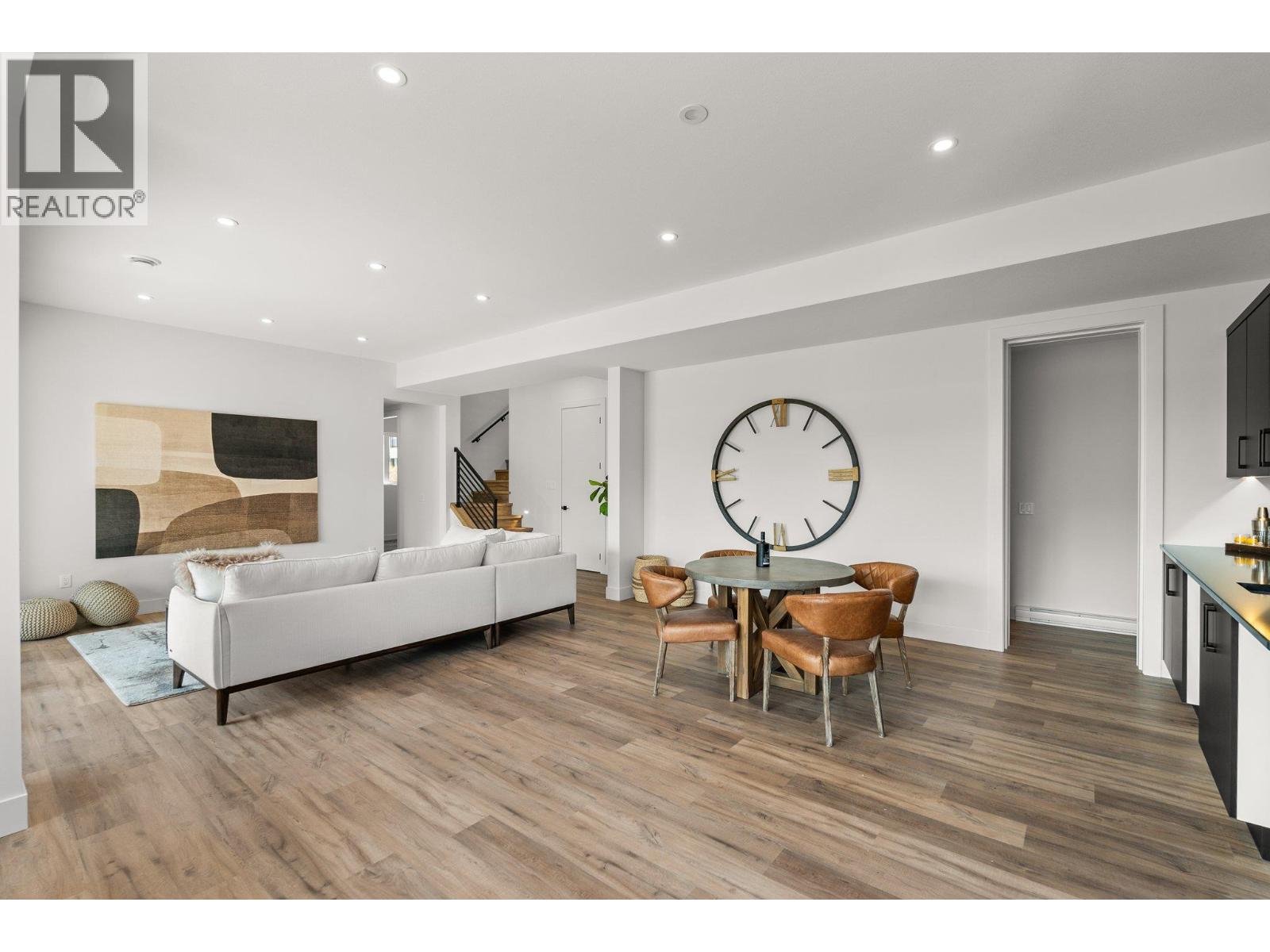Picture for 901 Melrose  Street https://www.cirrealty.ca/reb/bc/8/10363508_68.jpg