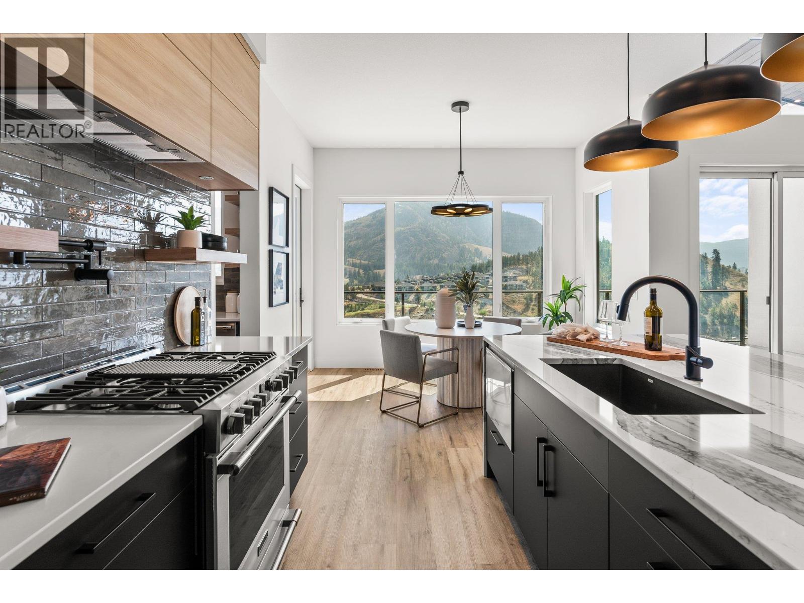 Picture for 901 Melrose  Street https://www.cirrealty.ca/reb/bc/8/10363508_7.jpg