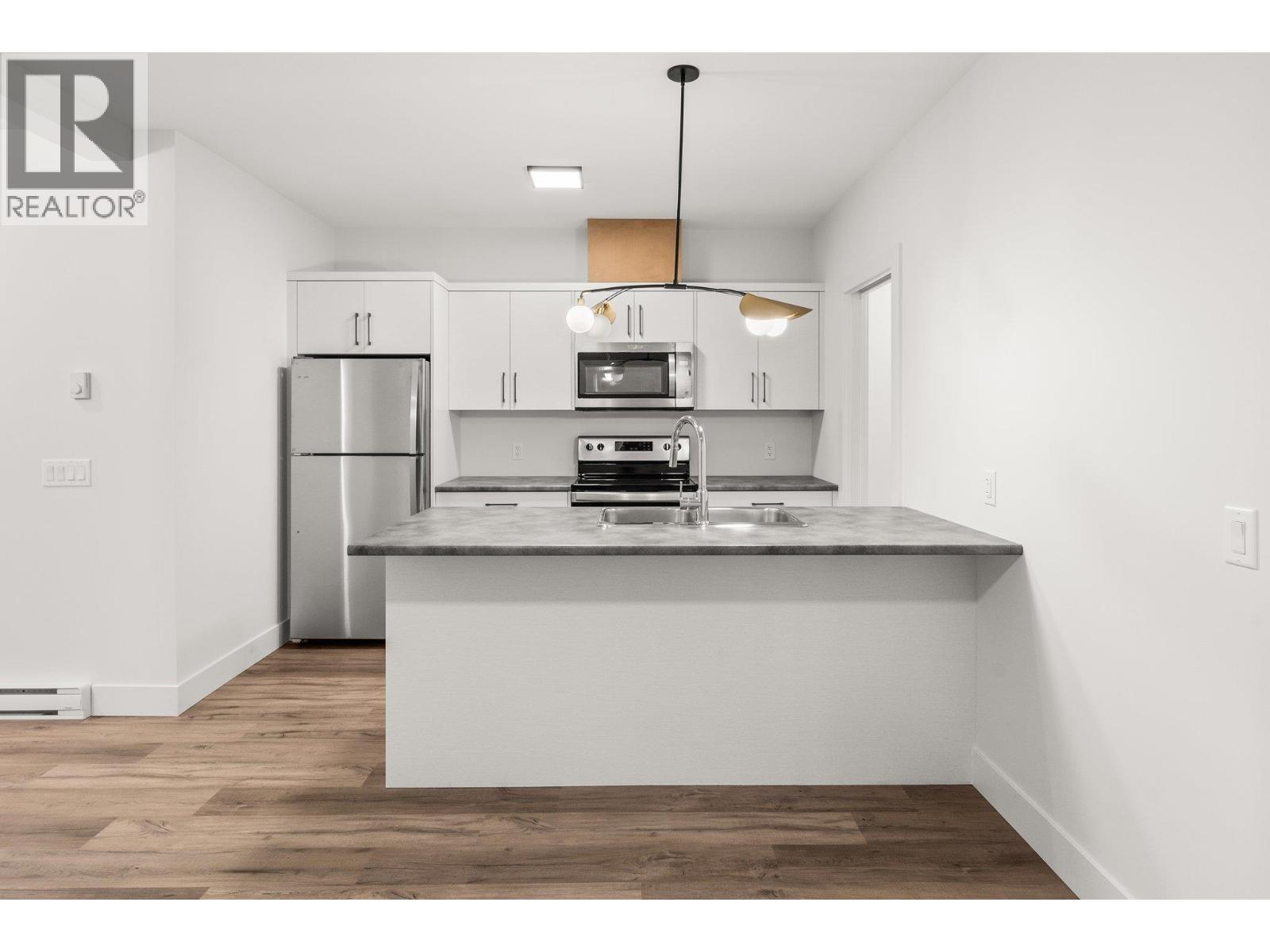 Picture for 901 Melrose  Street https://www.cirrealty.ca/reb/bc/8/10363508_76.jpg
