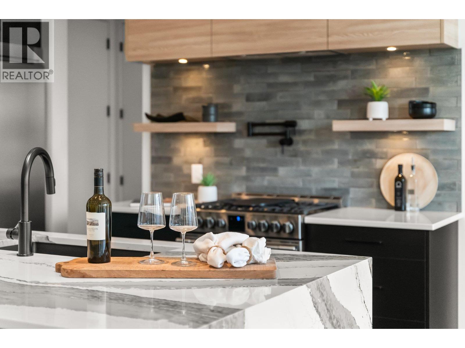 Picture for 901 Melrose  Street https://www.cirrealty.ca/reb/bc/8/10363508_8.jpg