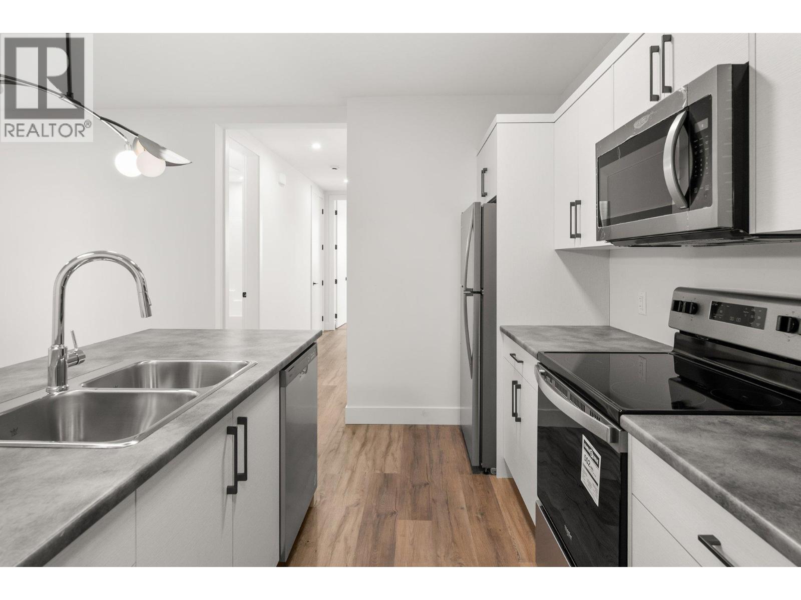 Picture for 901 Melrose  Street https://www.cirrealty.ca/reb/bc/8/10363508_80.jpg