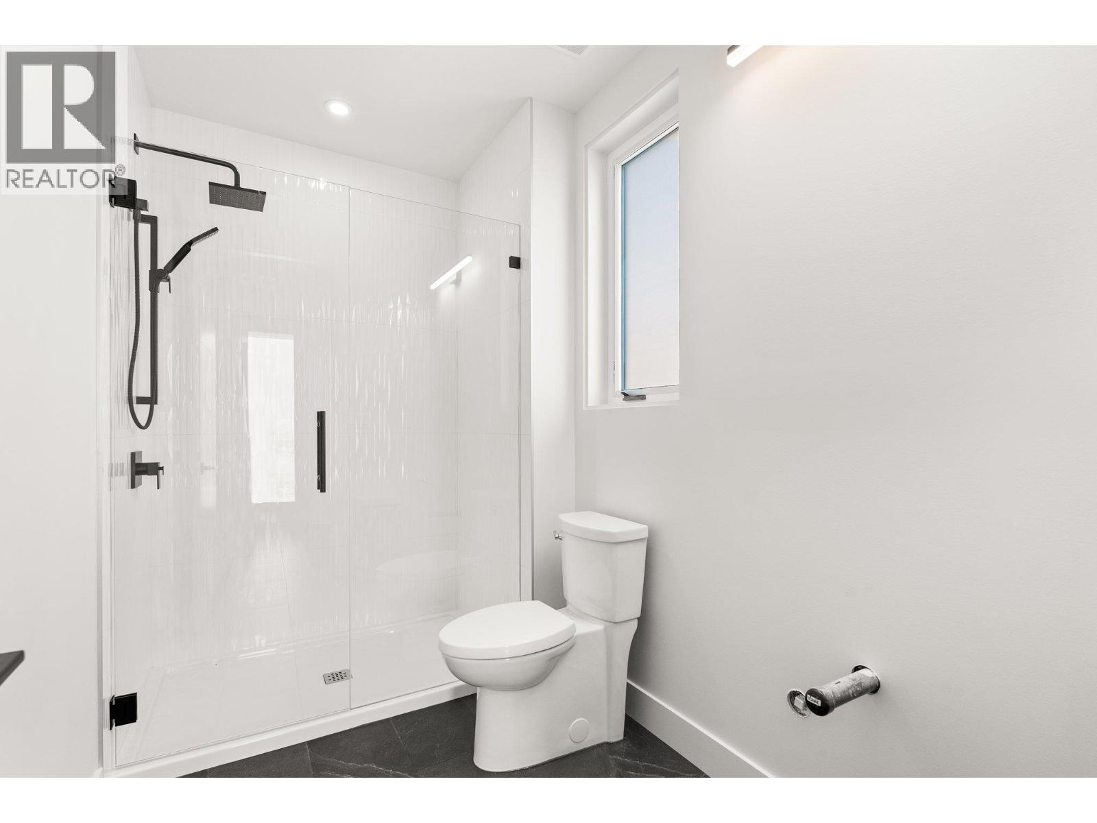 Picture for 901 Melrose  Street https://www.cirrealty.ca/reb/bc/8/10363508_84.jpg