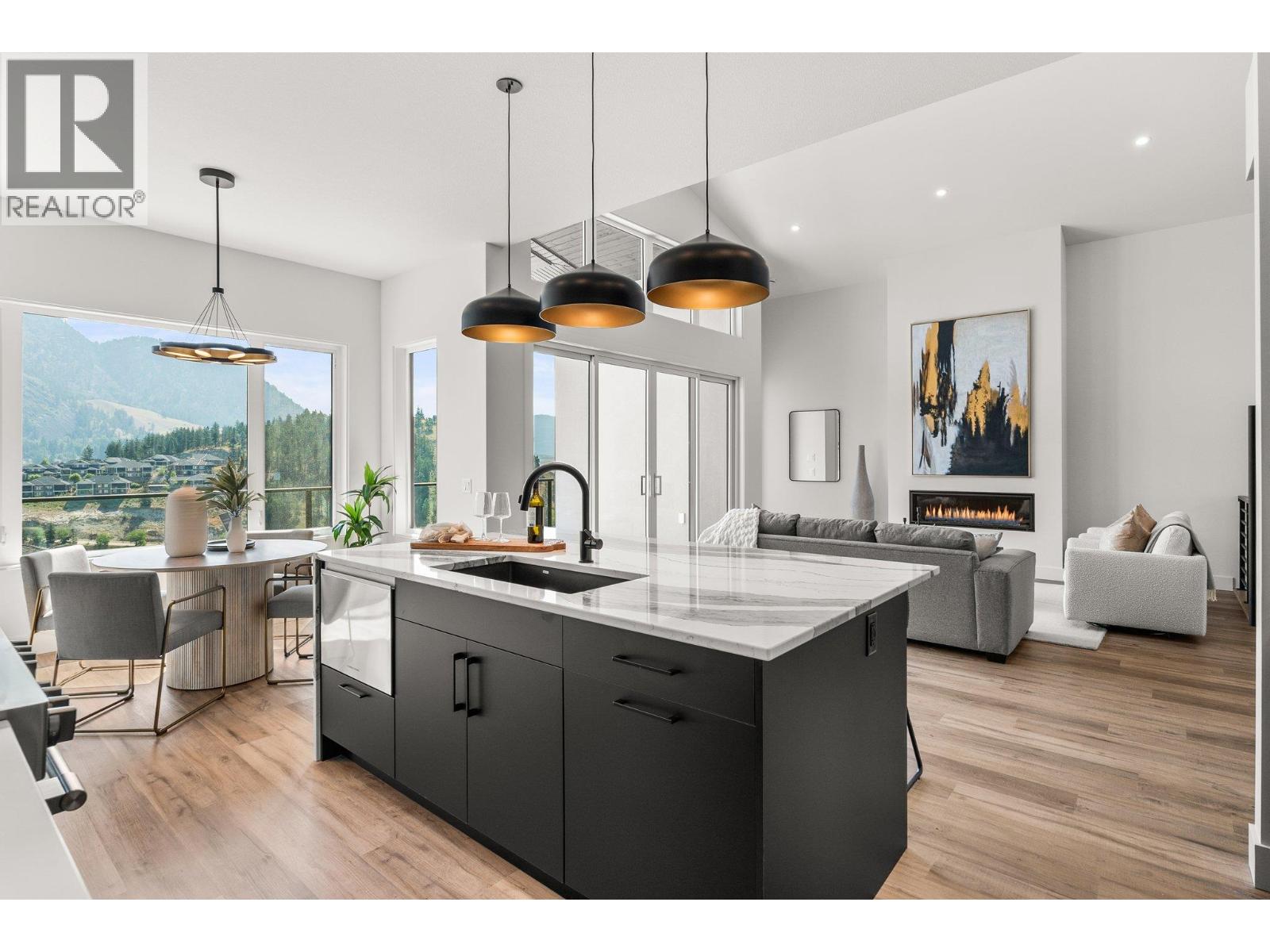 Picture for 901 Melrose  Street https://www.cirrealty.ca/reb/bc/8/10363508_9.jpg