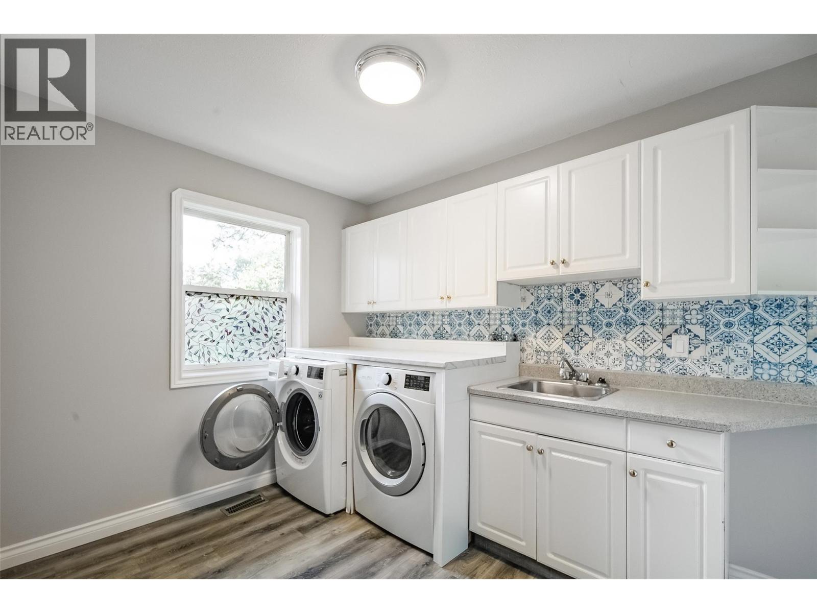Picture for 1180 Ray  Road https://www.cirrealty.ca/reb/bc/8/10363878_13.jpg