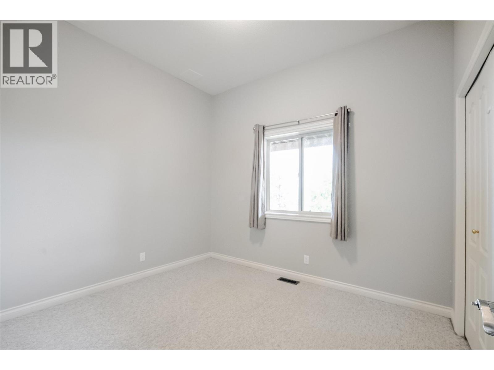 Picture for 1180 Ray  Road https://www.cirrealty.ca/reb/bc/8/10363878_29.jpg
