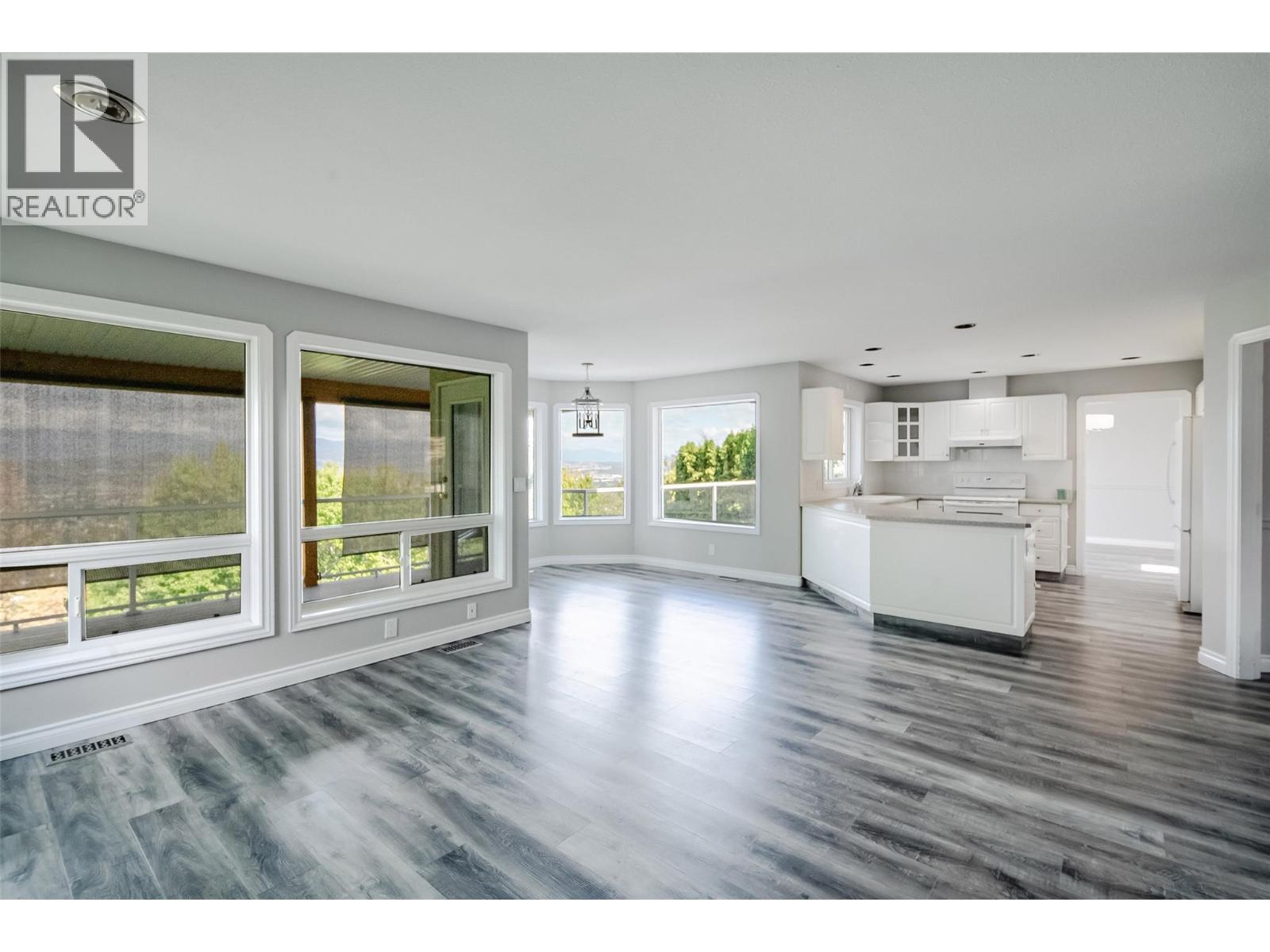 Picture for 1180 Ray  Road https://www.cirrealty.ca/reb/bc/8/10363878_4.jpg