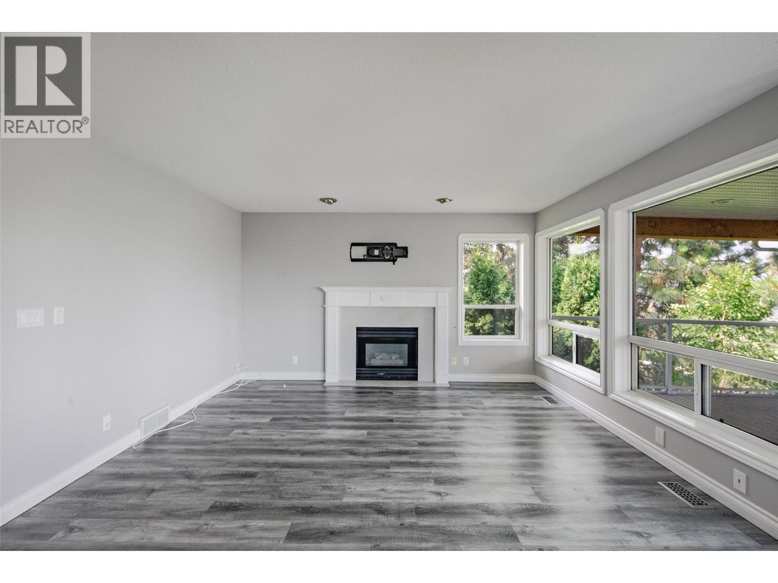 Picture for 1180 Ray  Road https://www.cirrealty.ca/reb/bc/8/10363878_5.jpg