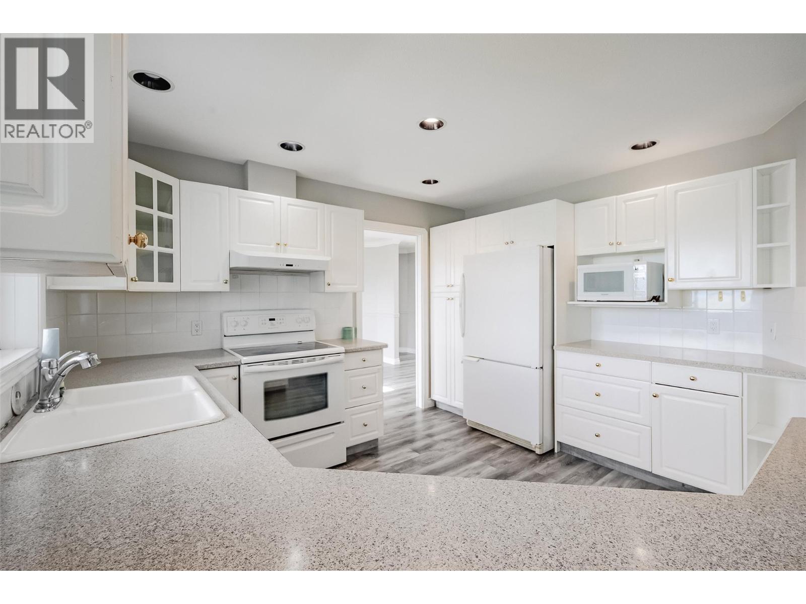 Picture for 1180 Ray  Road https://www.cirrealty.ca/reb/bc/8/10363878_6.jpg