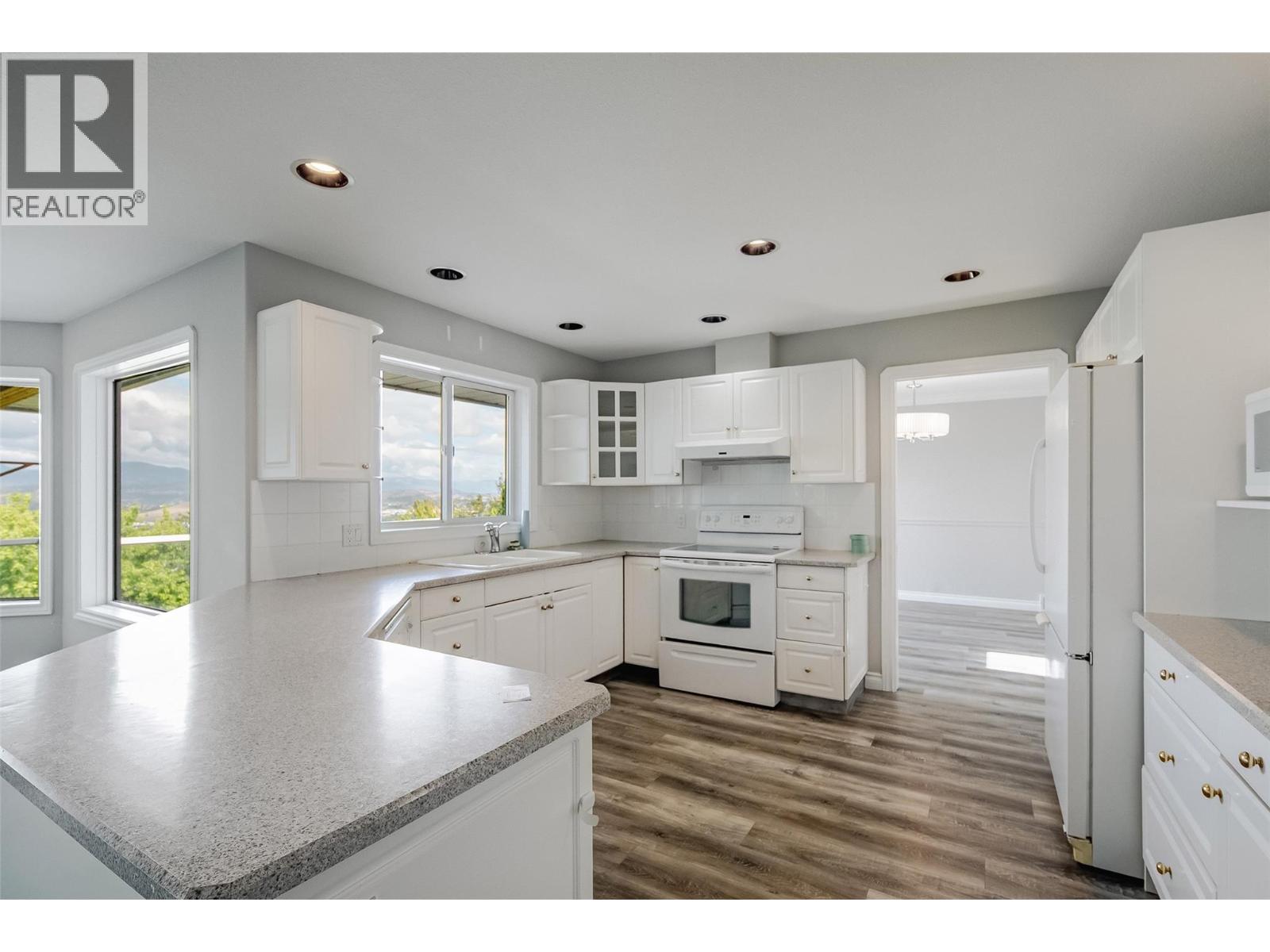 Picture for 1180 Ray  Road https://www.cirrealty.ca/reb/bc/8/10363878_7.jpg