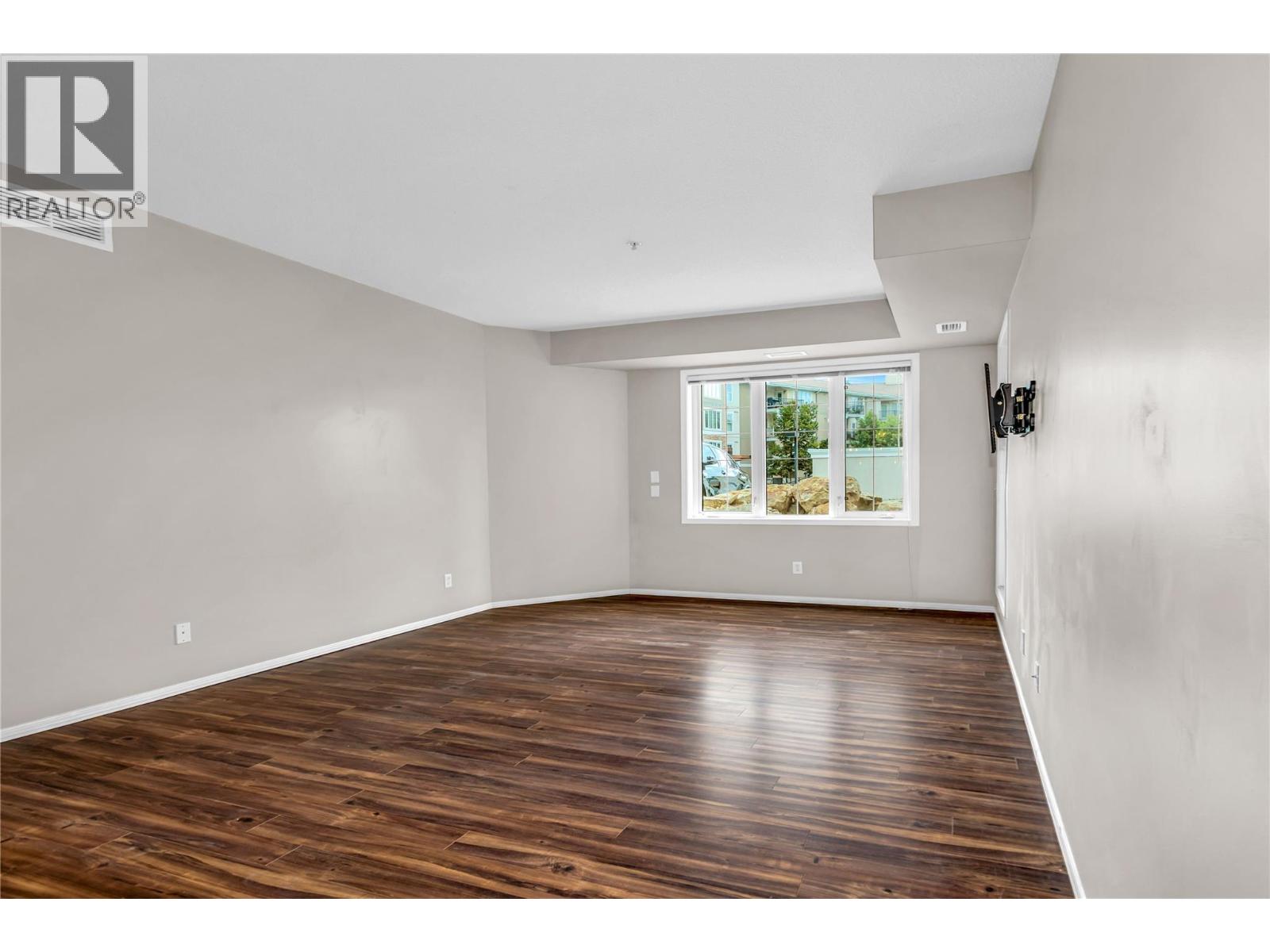 Picture for Unit #1102, 3168 Via Centrale  https://www.cirrealty.ca/reb/bc/8/10363978_13.jpg