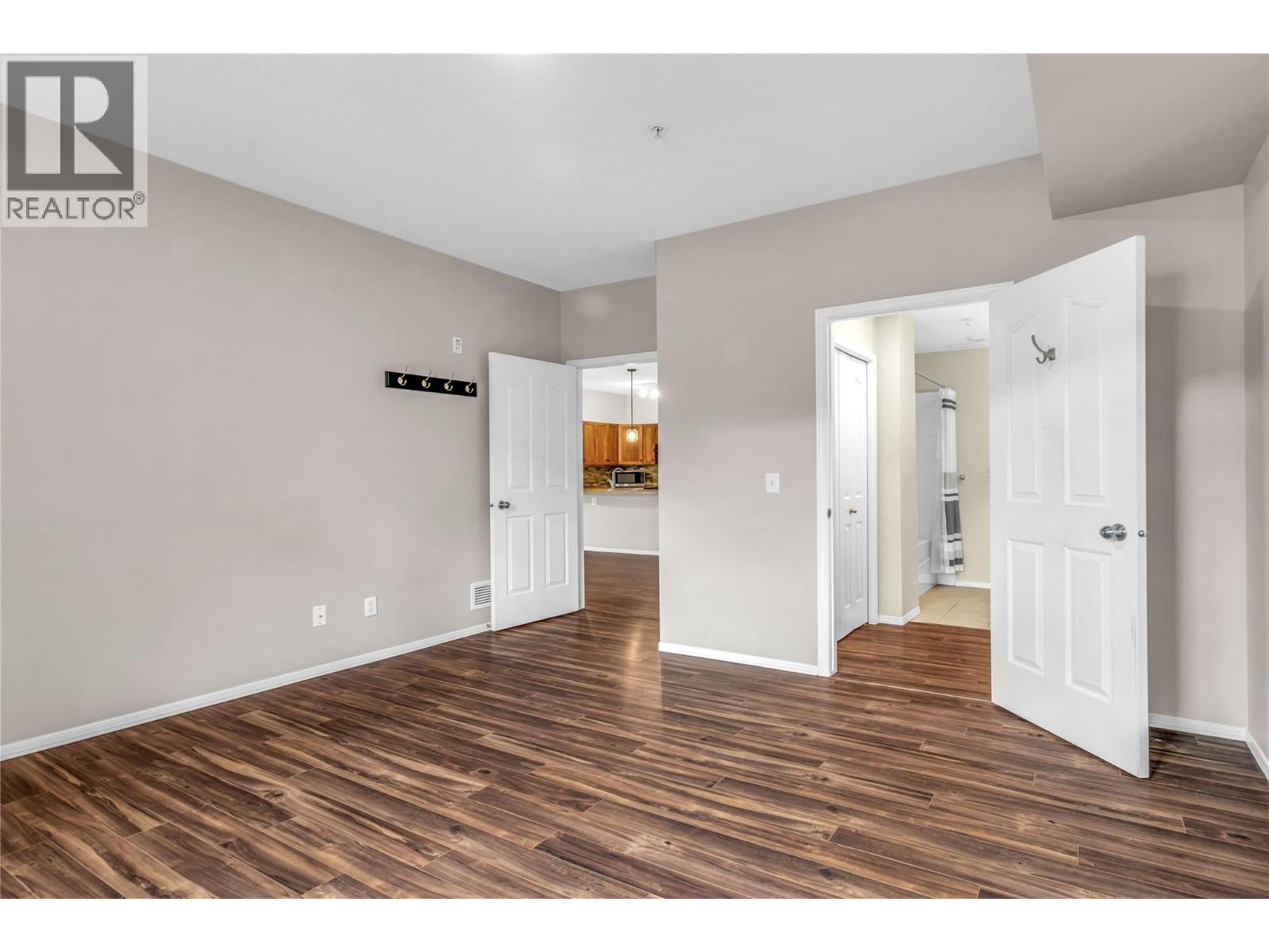 Picture for Unit #1102, 3168 Via Centrale  https://www.cirrealty.ca/reb/bc/8/10363978_17.jpg