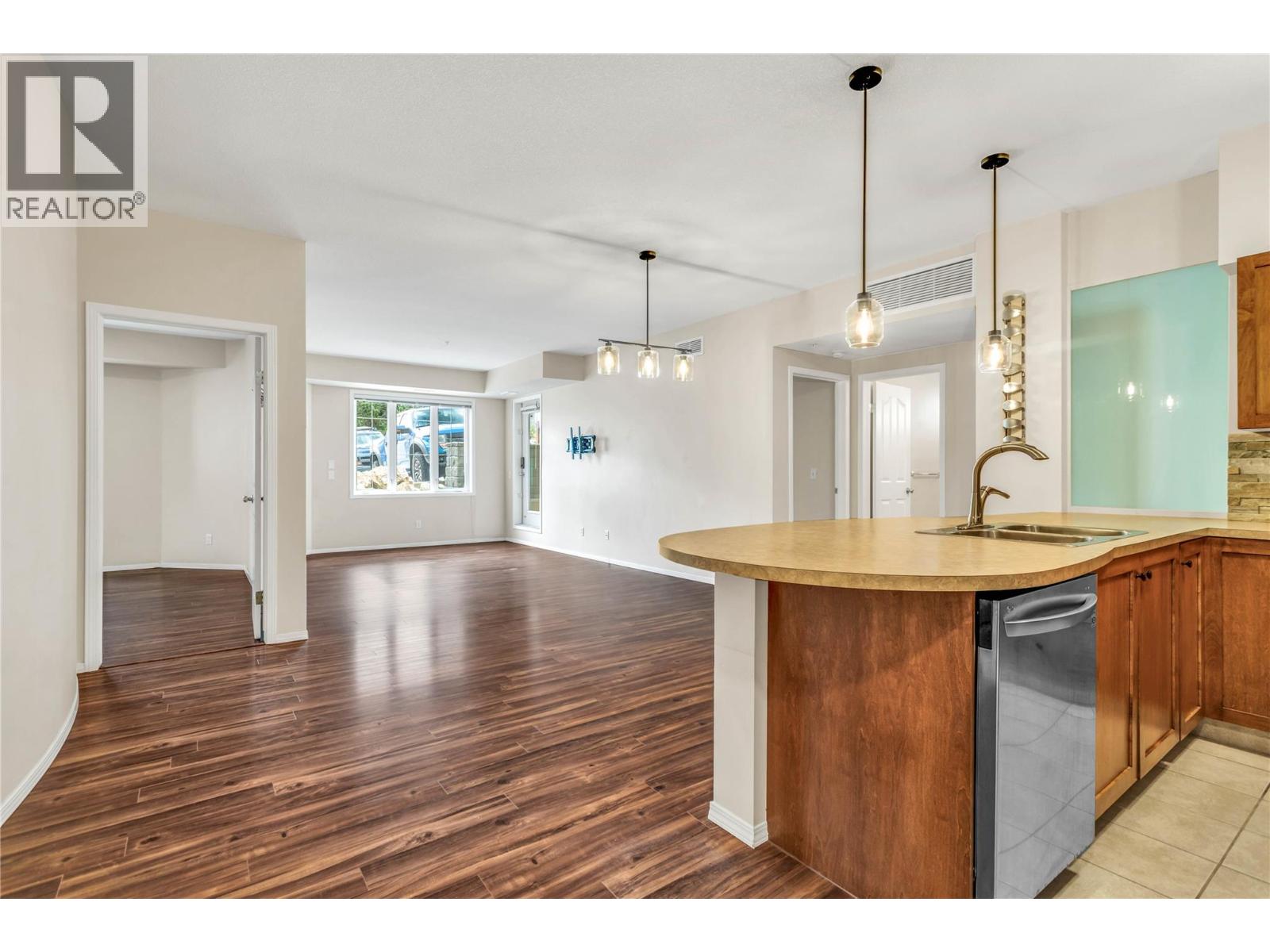 Picture for Unit #1102, 3168 Via Centrale  https://www.cirrealty.ca/reb/bc/8/10363978_21.jpg