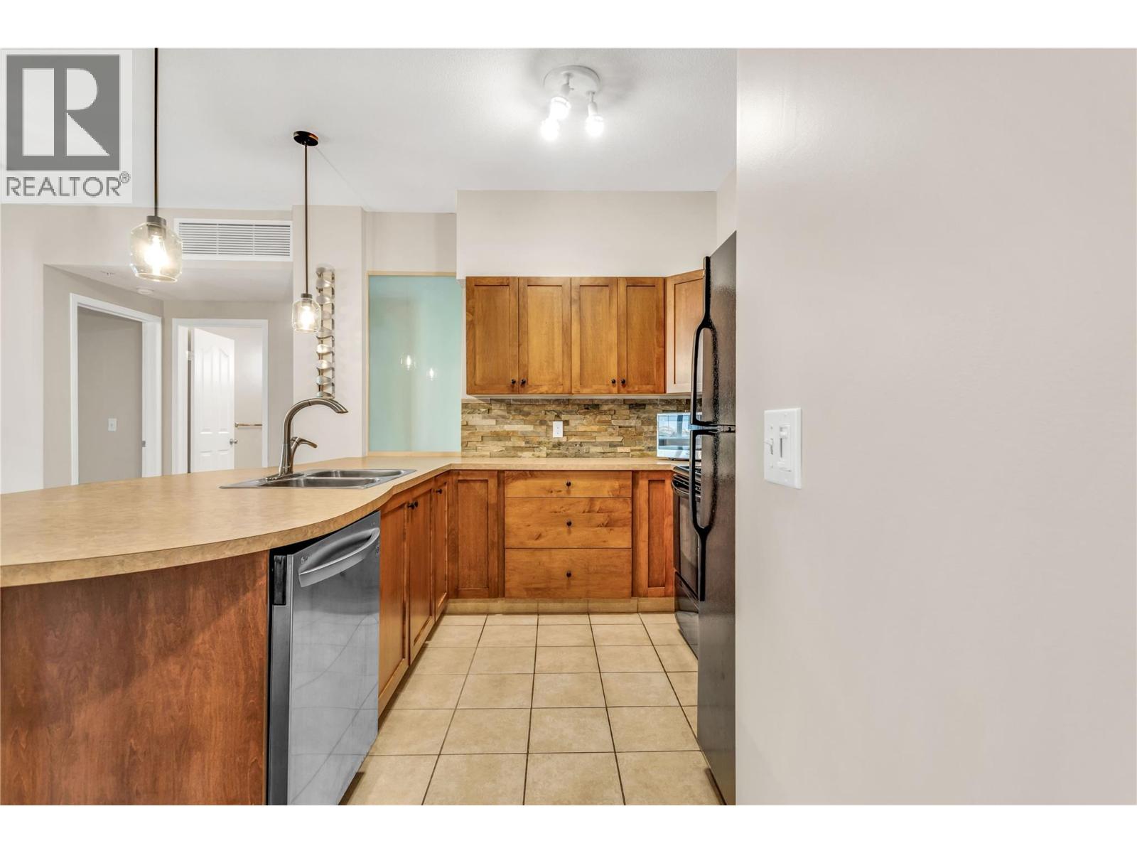 Picture for Unit #1102, 3168 Via Centrale  https://www.cirrealty.ca/reb/bc/8/10363978_22.jpg