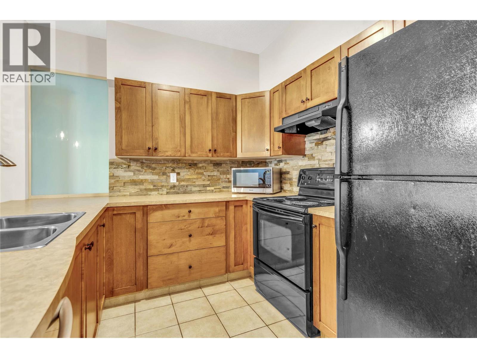 Picture for Unit #1102, 3168 Via Centrale  https://www.cirrealty.ca/reb/bc/8/10363978_23.jpg