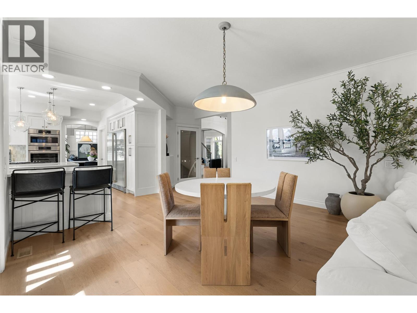 Picture for 539 Metcalfe  Avenue https://www.cirrealty.ca/reb/bc/8/10364068_14.jpg