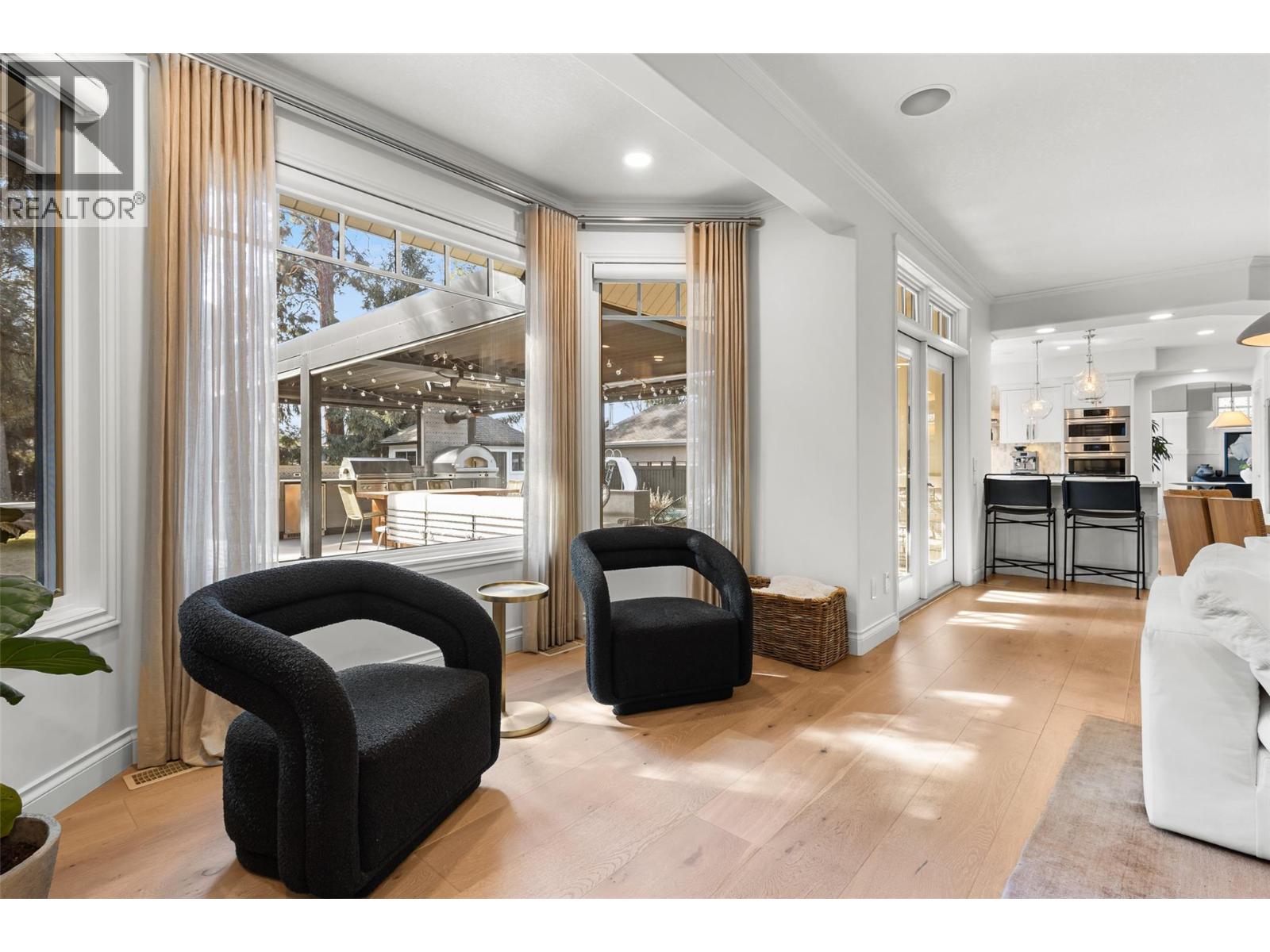 Picture for 539 Metcalfe  Avenue https://www.cirrealty.ca/reb/bc/8/10364068_17.jpg