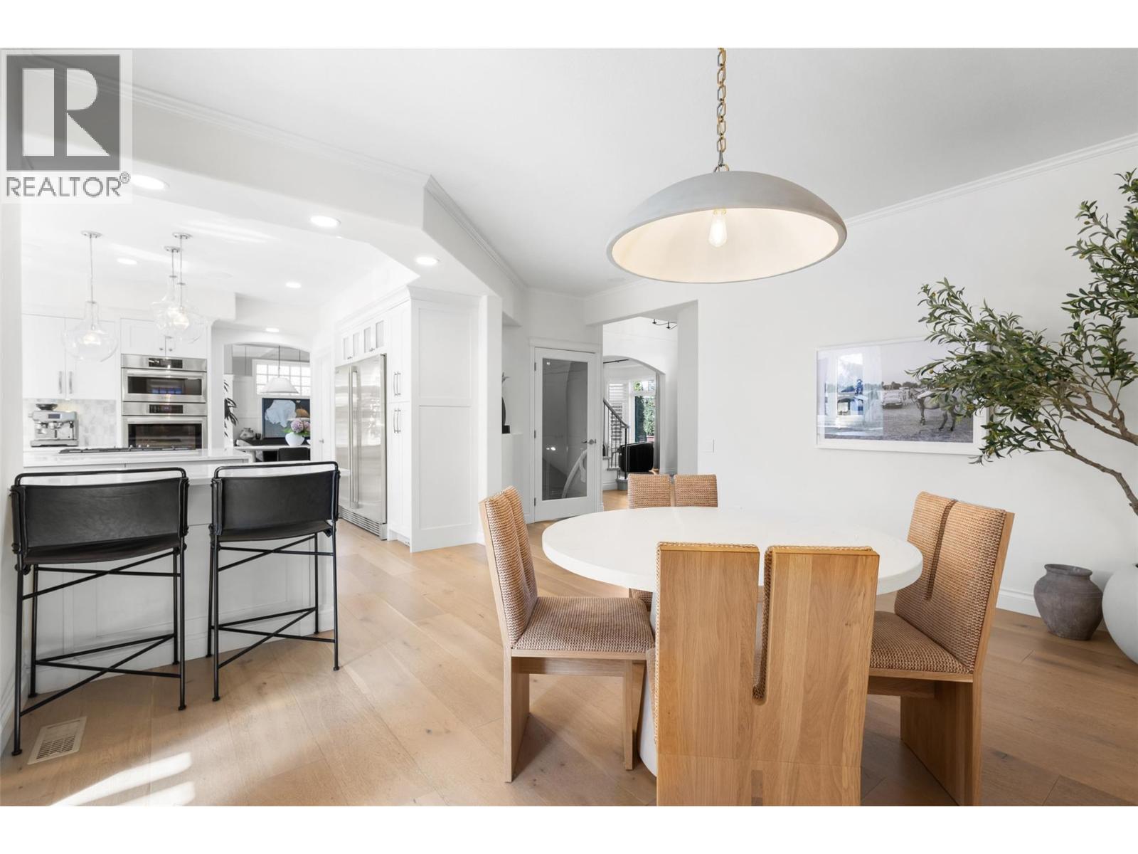 Picture for 539 Metcalfe  Avenue https://www.cirrealty.ca/reb/bc/8/10364068_20.jpg