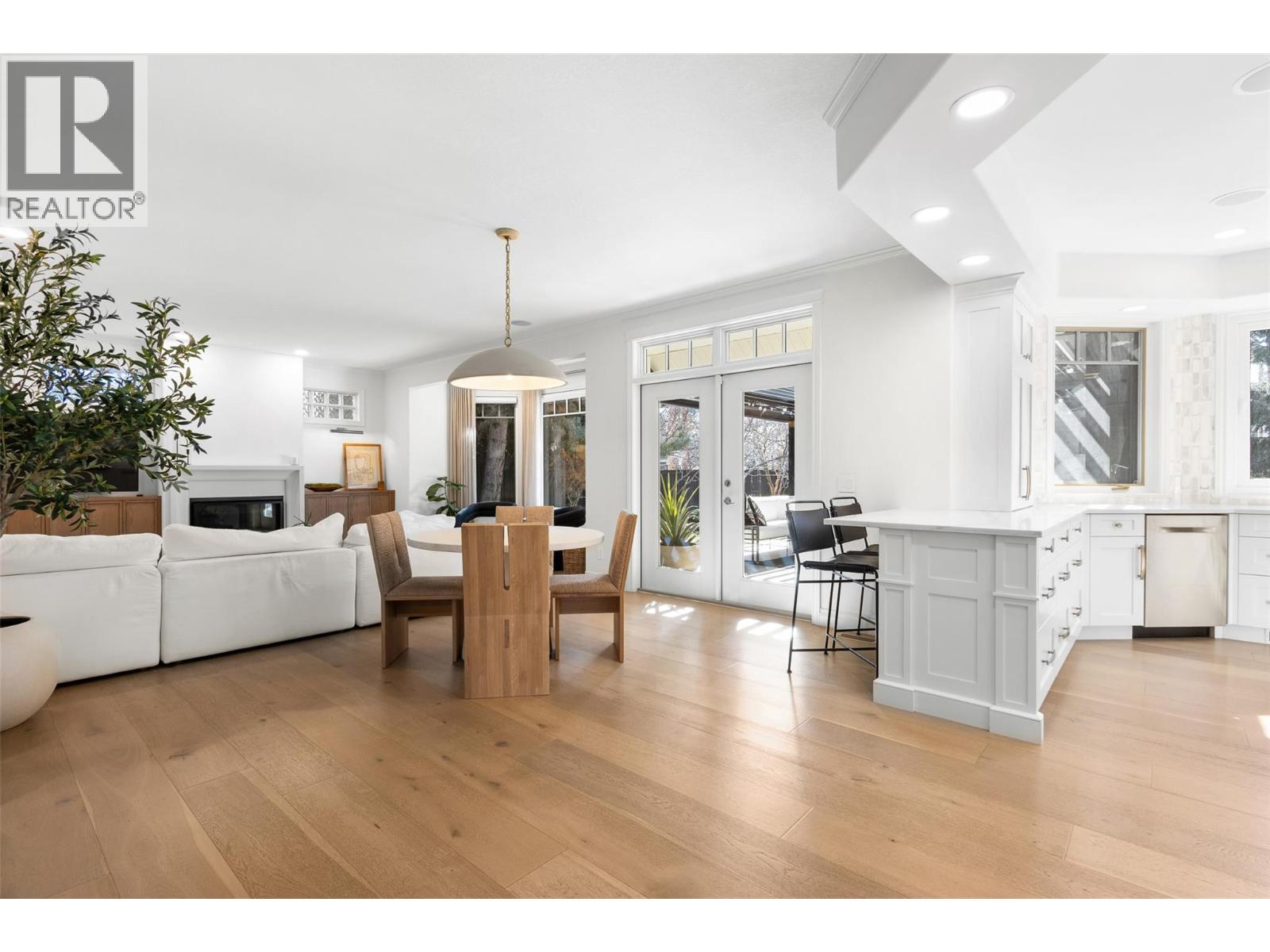 Picture for 539 Metcalfe  Avenue https://www.cirrealty.ca/reb/bc/8/10364068_21.jpg