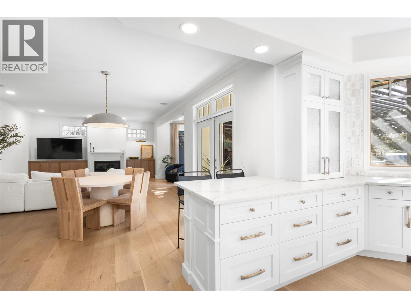 Picture for 539 Metcalfe  Avenue https://www.cirrealty.ca/reb/bc/8/10364068_25.jpg