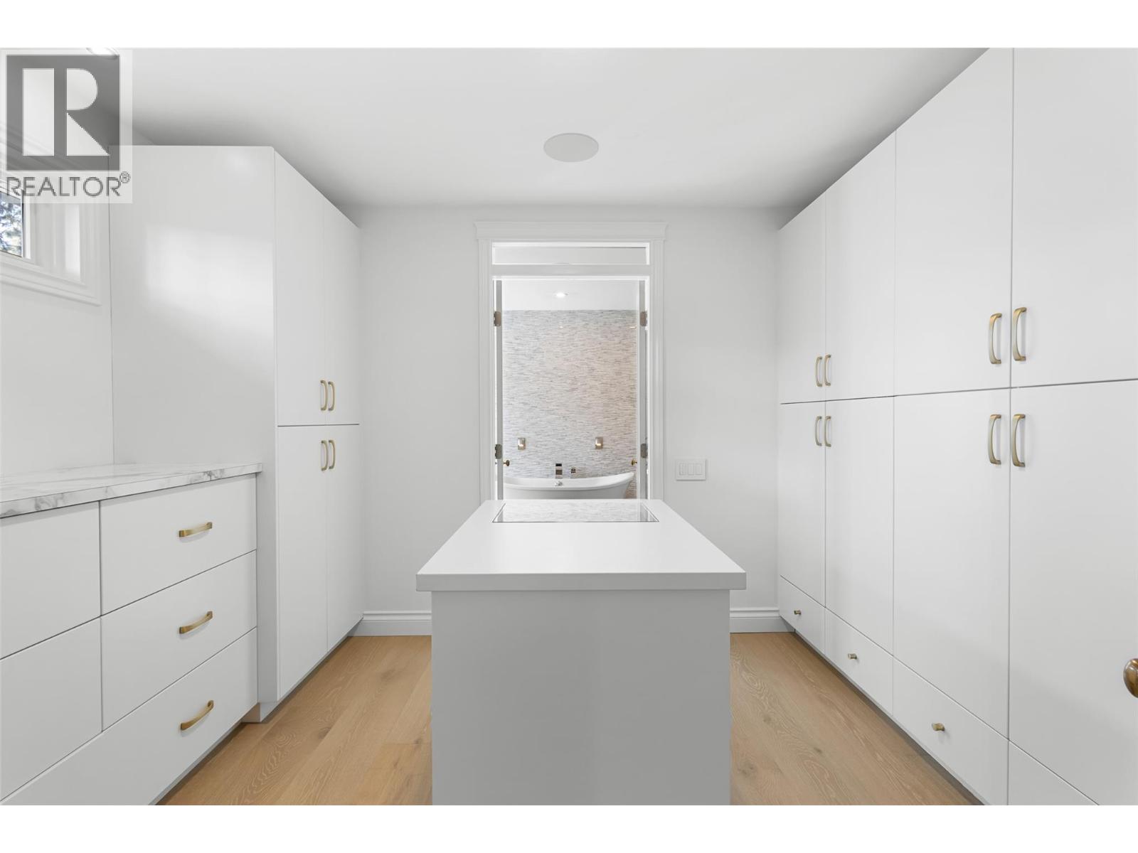 Picture for 539 Metcalfe  Avenue https://www.cirrealty.ca/reb/bc/8/10364068_35.jpg