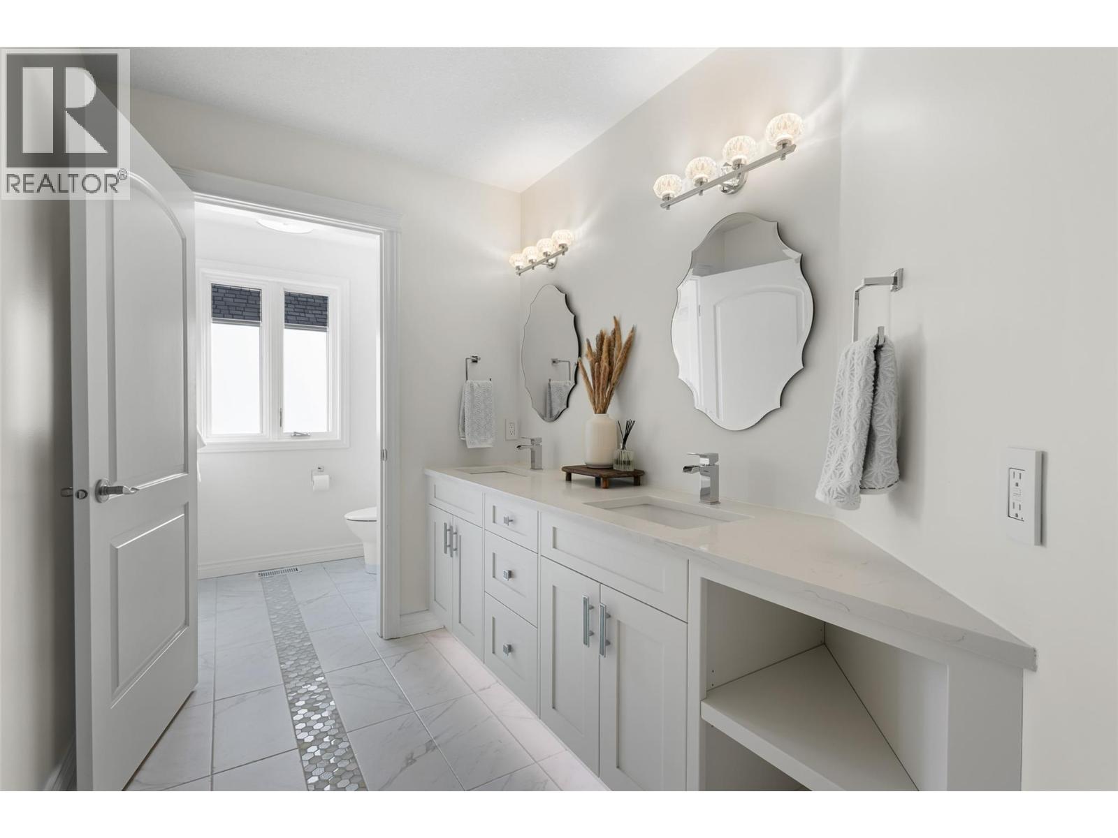 Picture for 539 Metcalfe  Avenue https://www.cirrealty.ca/reb/bc/8/10364068_44.jpg