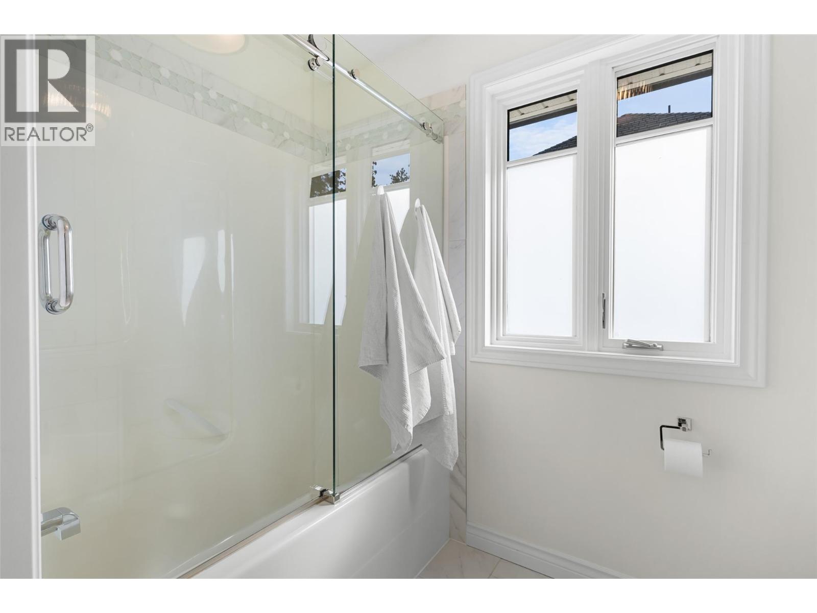 Picture for 539 Metcalfe  Avenue https://www.cirrealty.ca/reb/bc/8/10364068_45.jpg