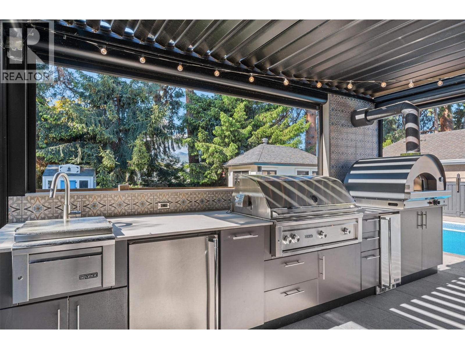 Picture for 539 Metcalfe  Avenue https://www.cirrealty.ca/reb/bc/8/10364068_63.jpg